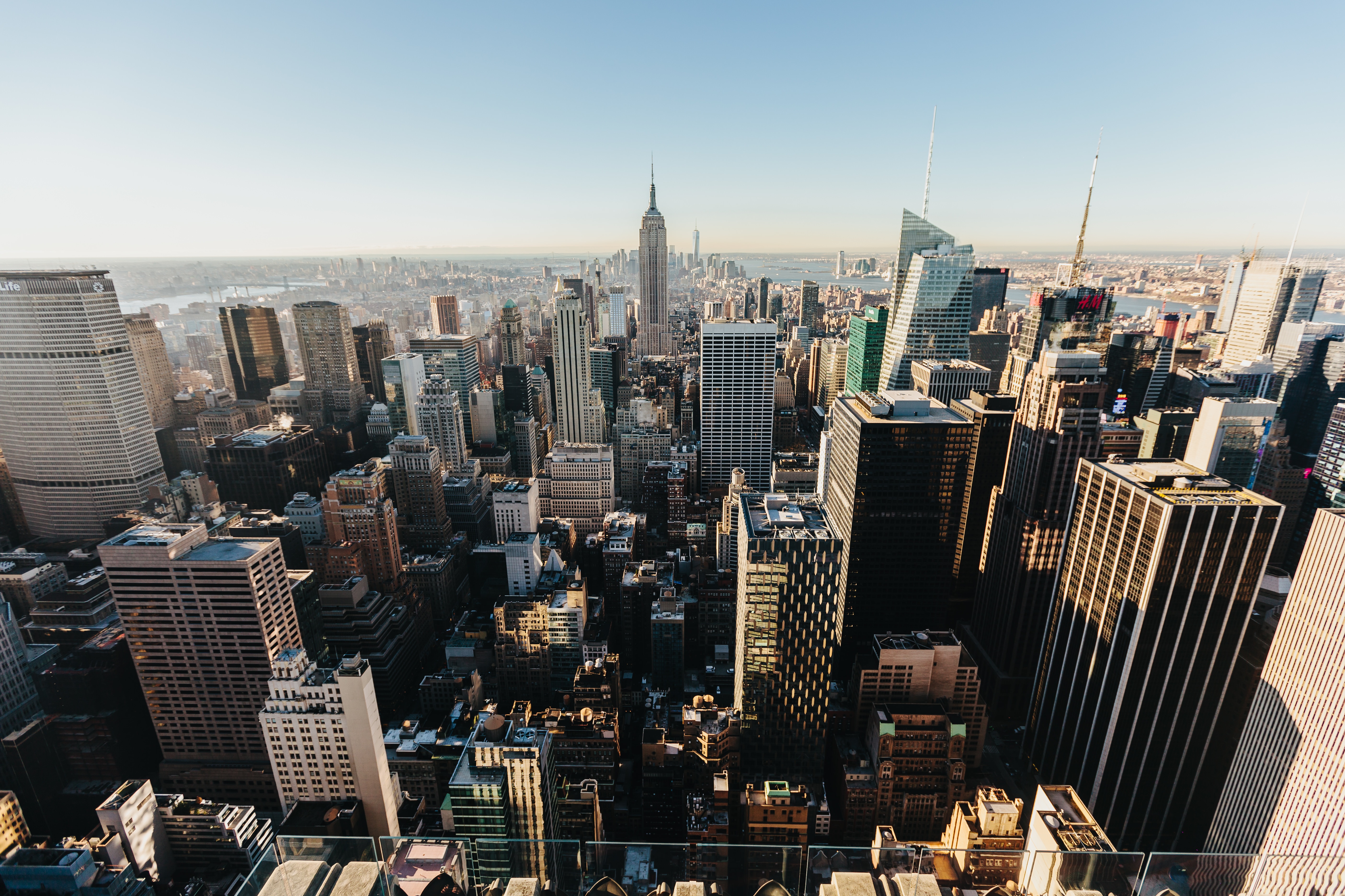 Free photo Panorama of the city with tall skyscrapers