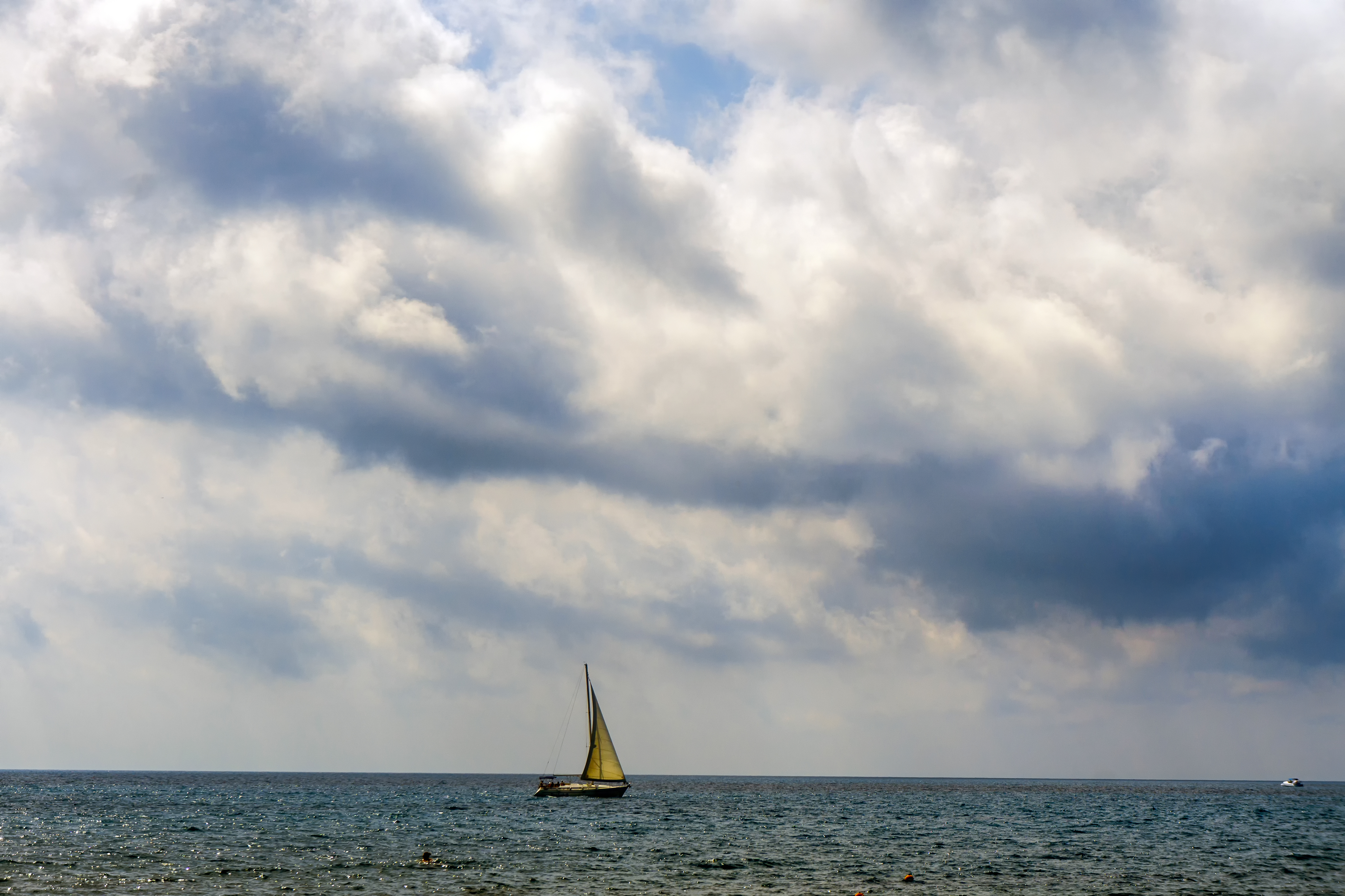 Free photo A sailboat at sea