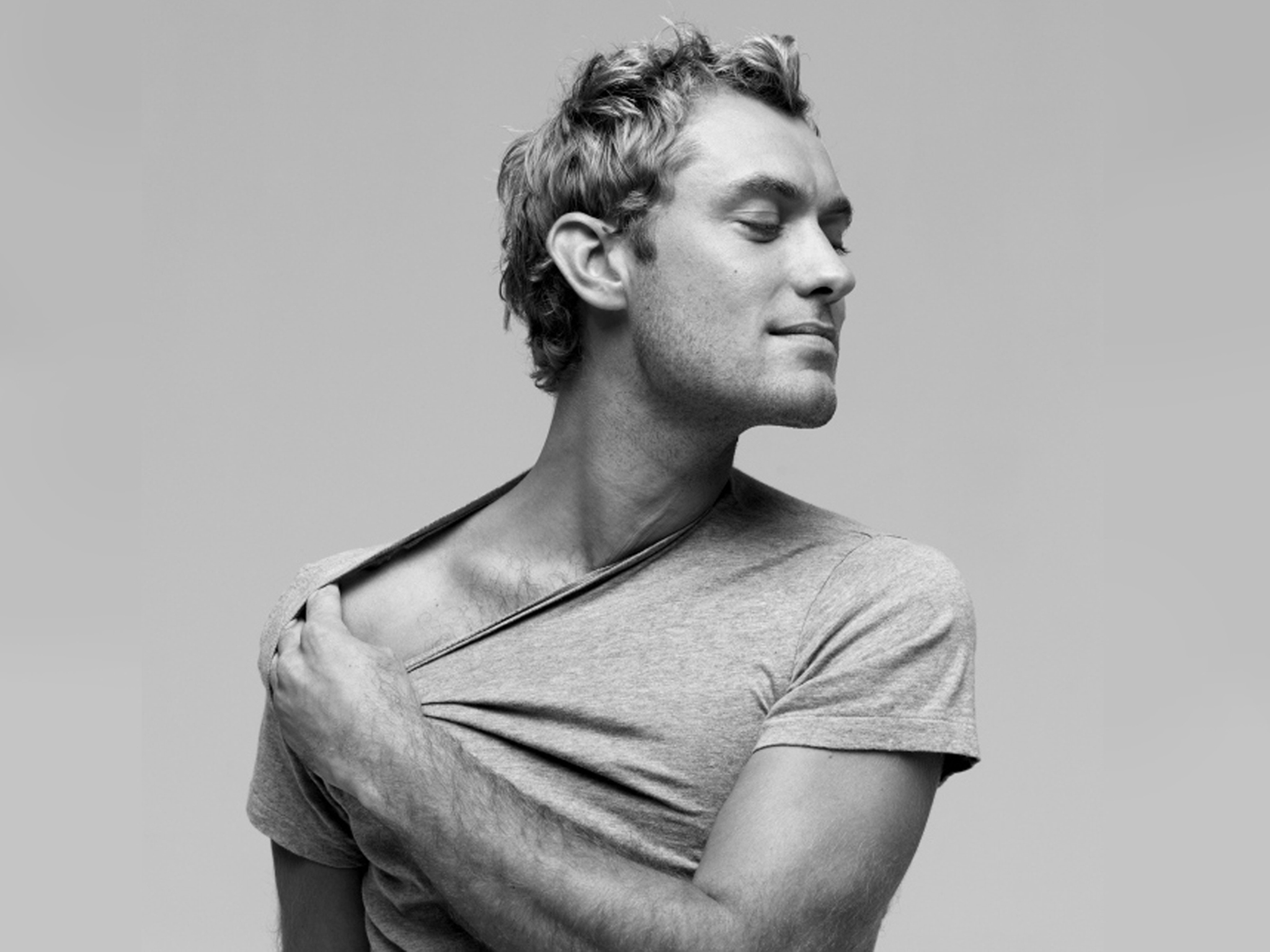 Бесплатное фото Чёрное белое фото и мужчина