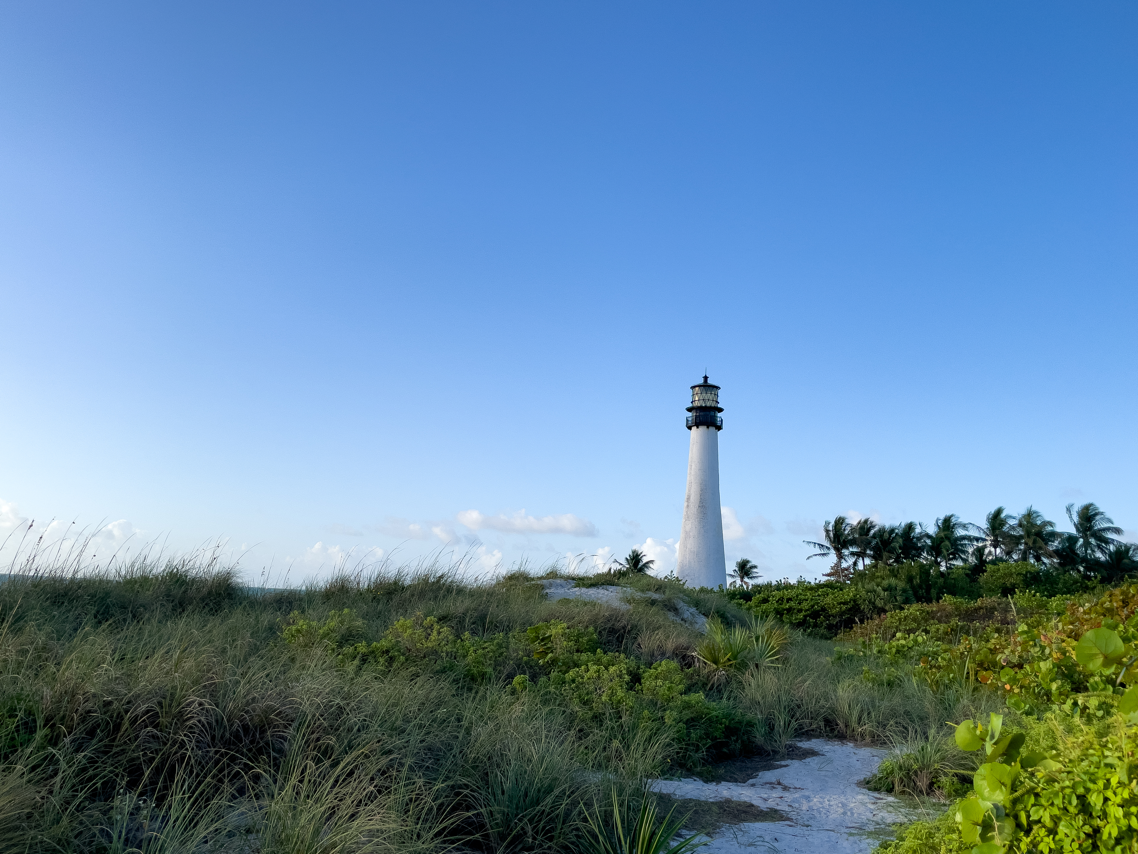 Free photo White lighthouse located on a hill