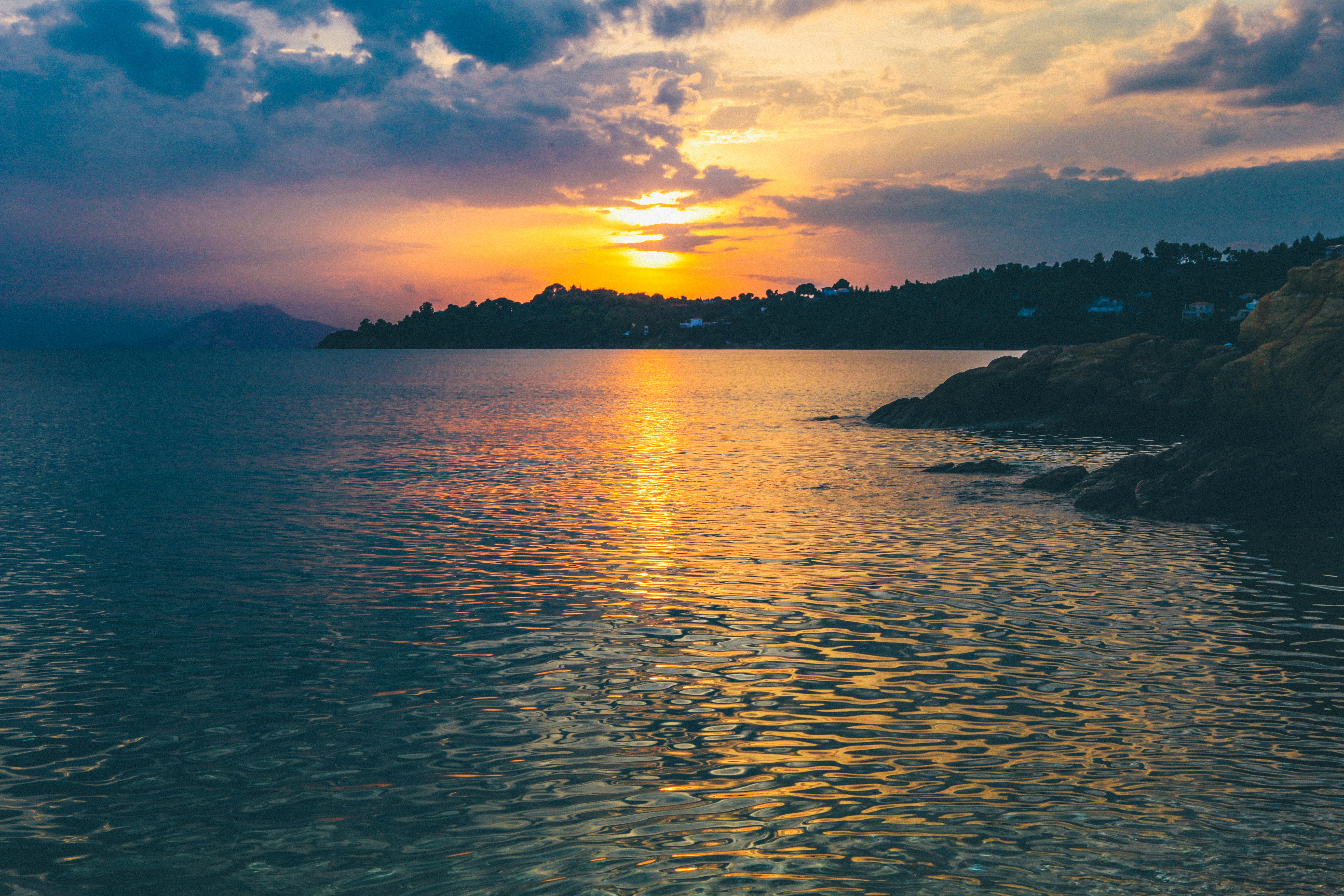免费照片反映在水面上的夕阳