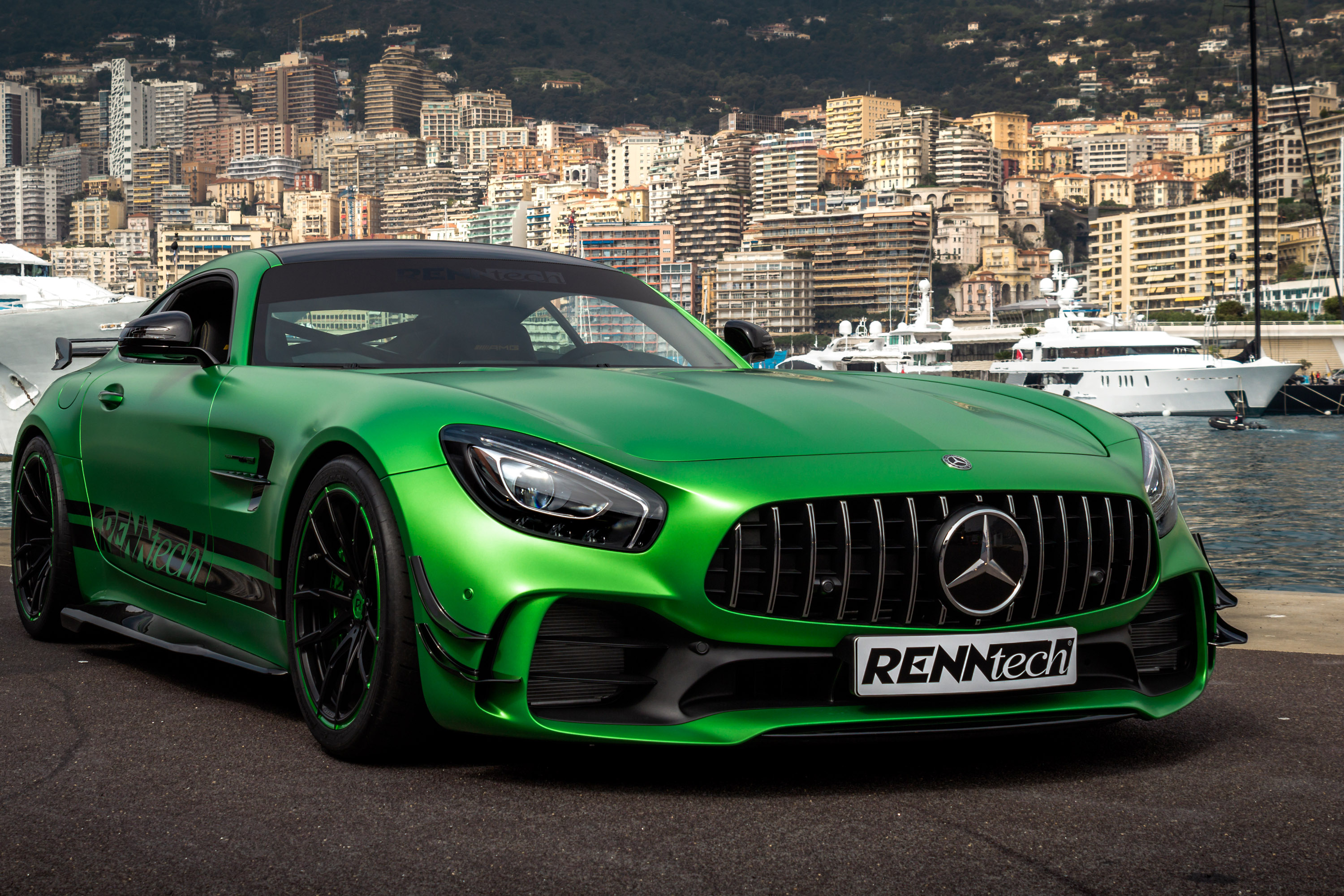 Free photo Mercedes AMG GT C standing on the banks of the river