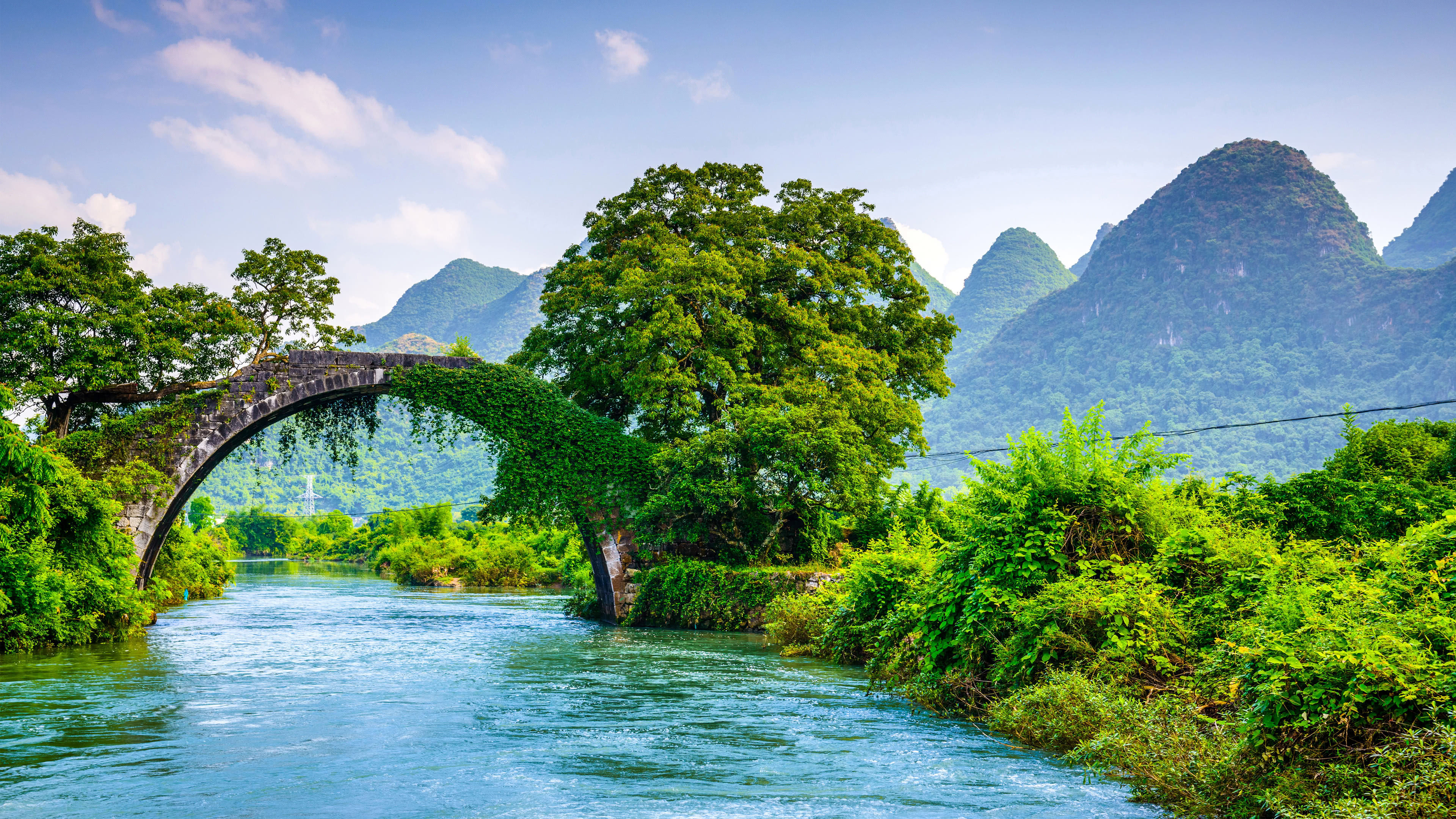 Free photo A stone bridge over a small river in Abkhazia