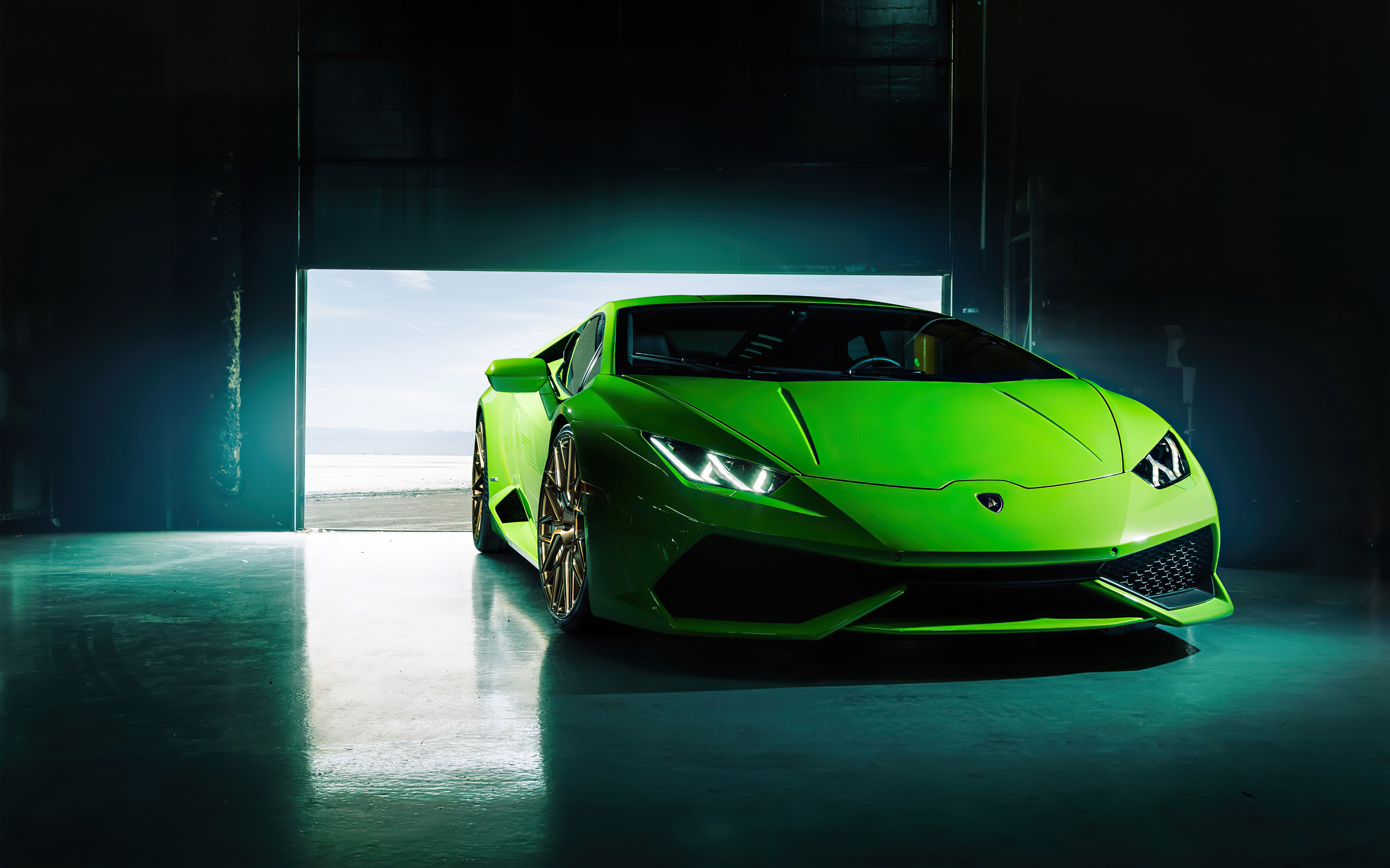 Бесплатное фото Салатовая Lamborghini Huracan