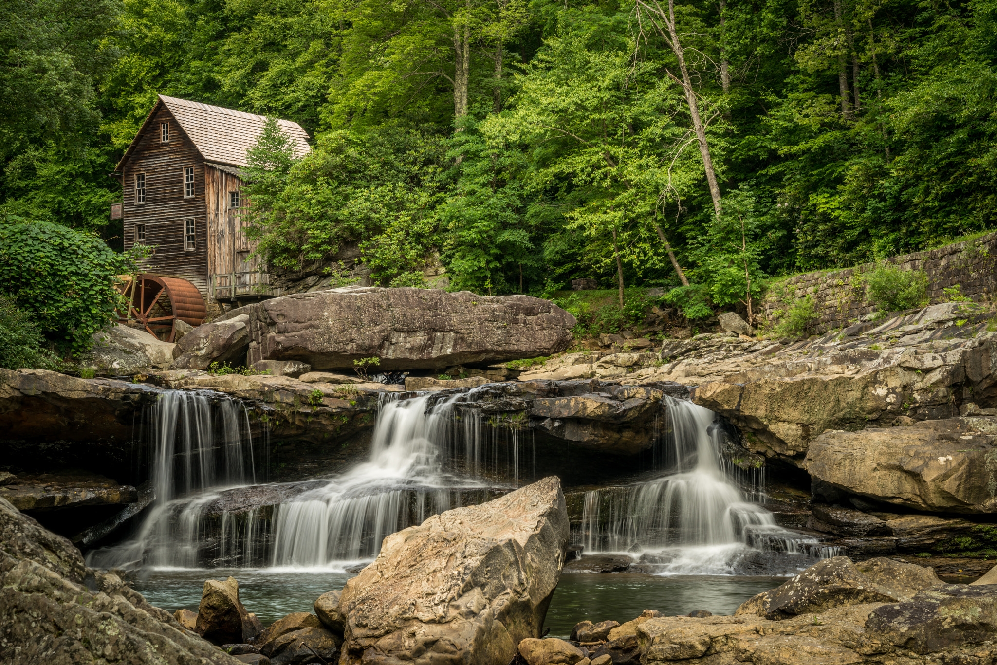 Обои водопад Babcock State Park Grist Mill at Glade Creek Falls на рабочий стол