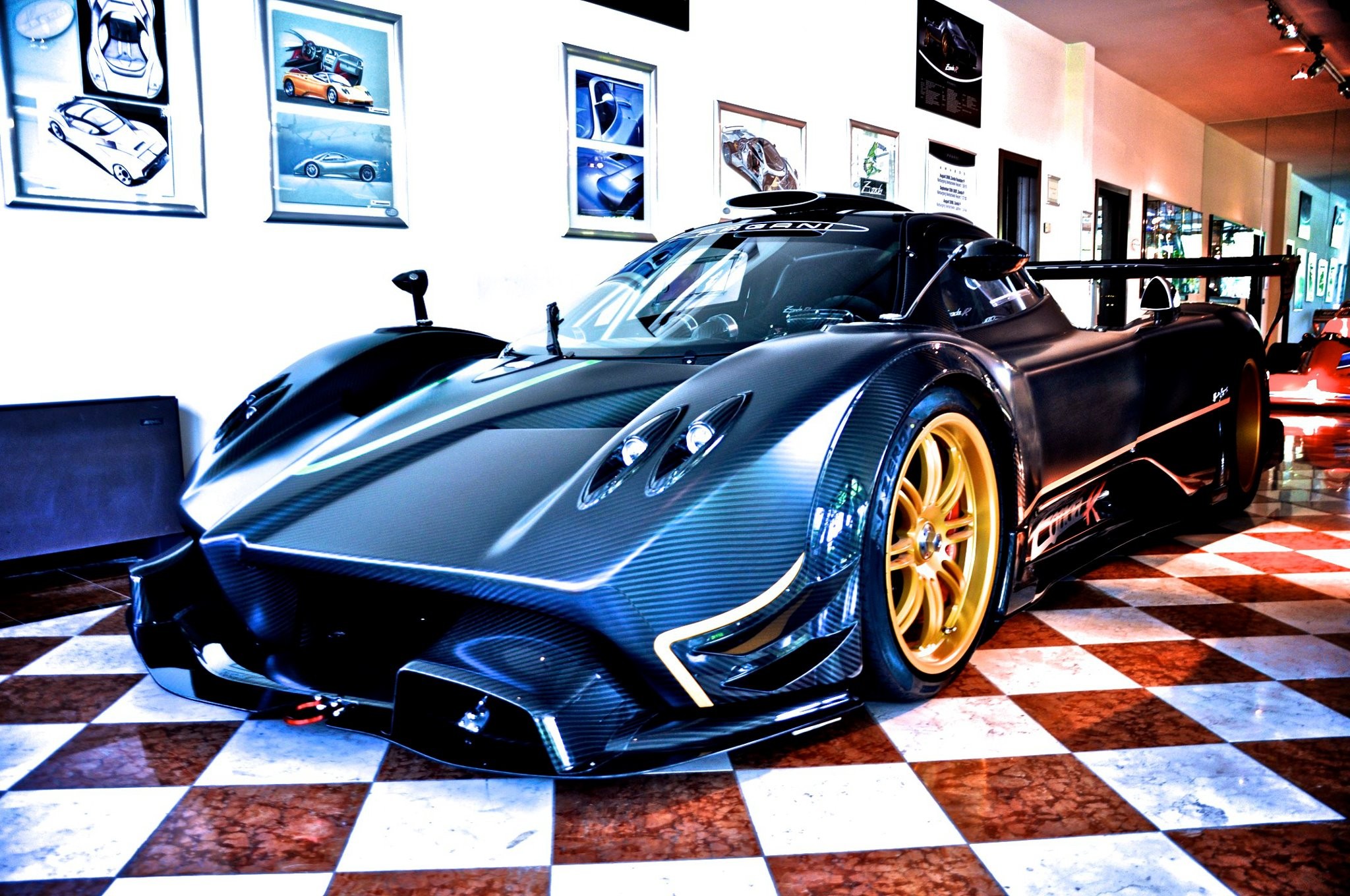 Black Pagani Zonda.