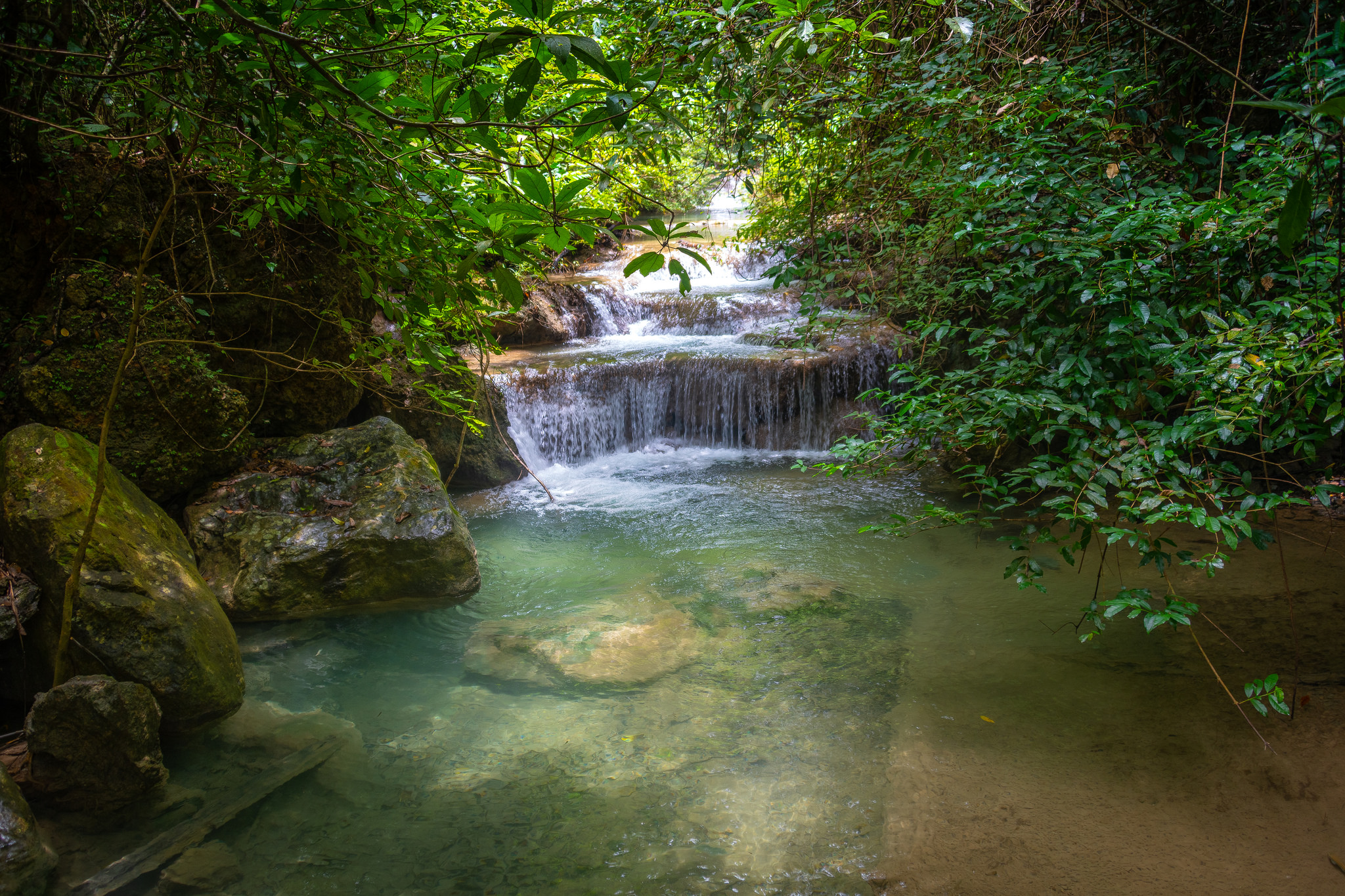 Обои Erawan waterfall ручей пороги на рабочий стол