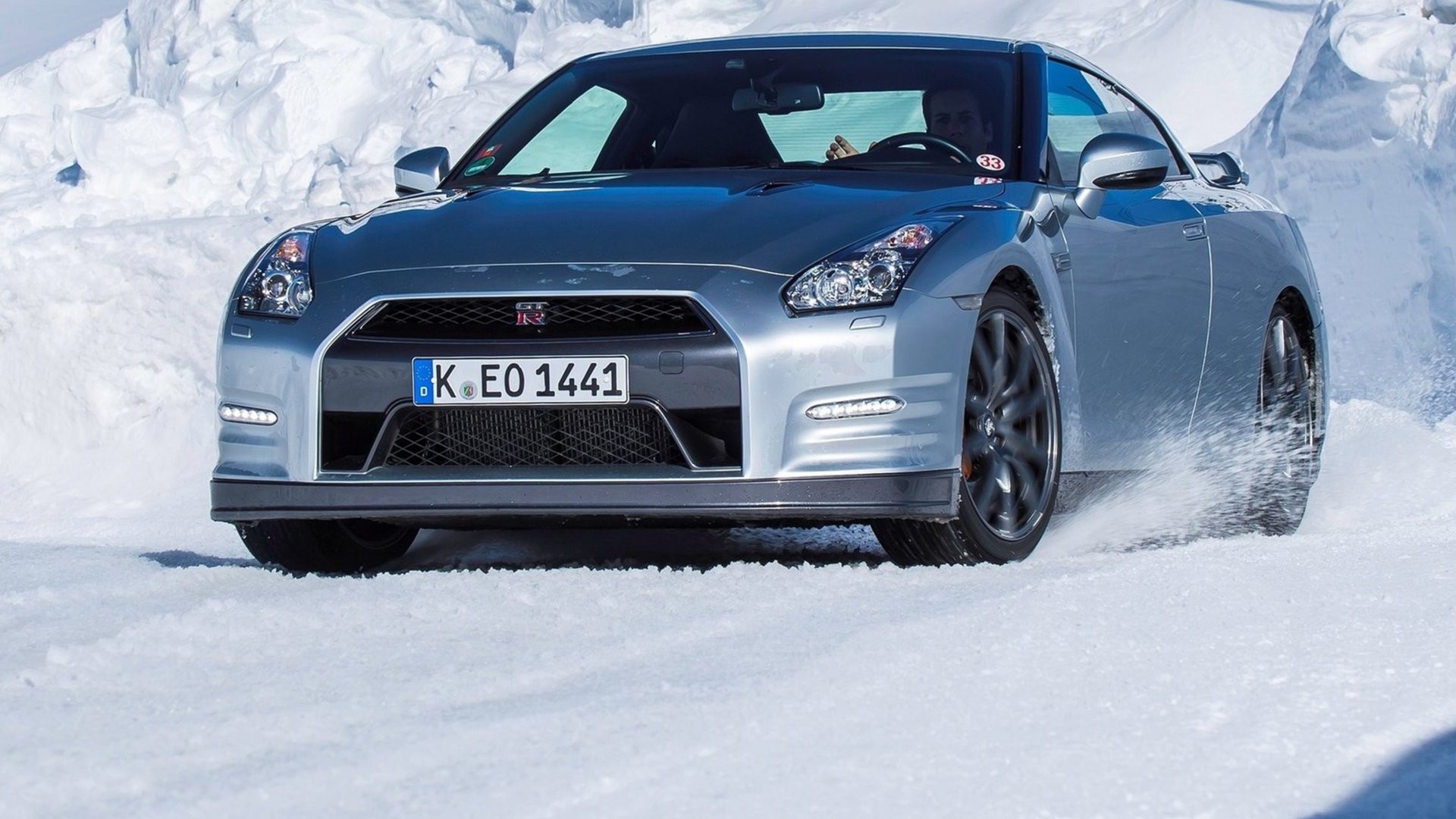 Обои купе Nissan GT R машины на рабочий стол