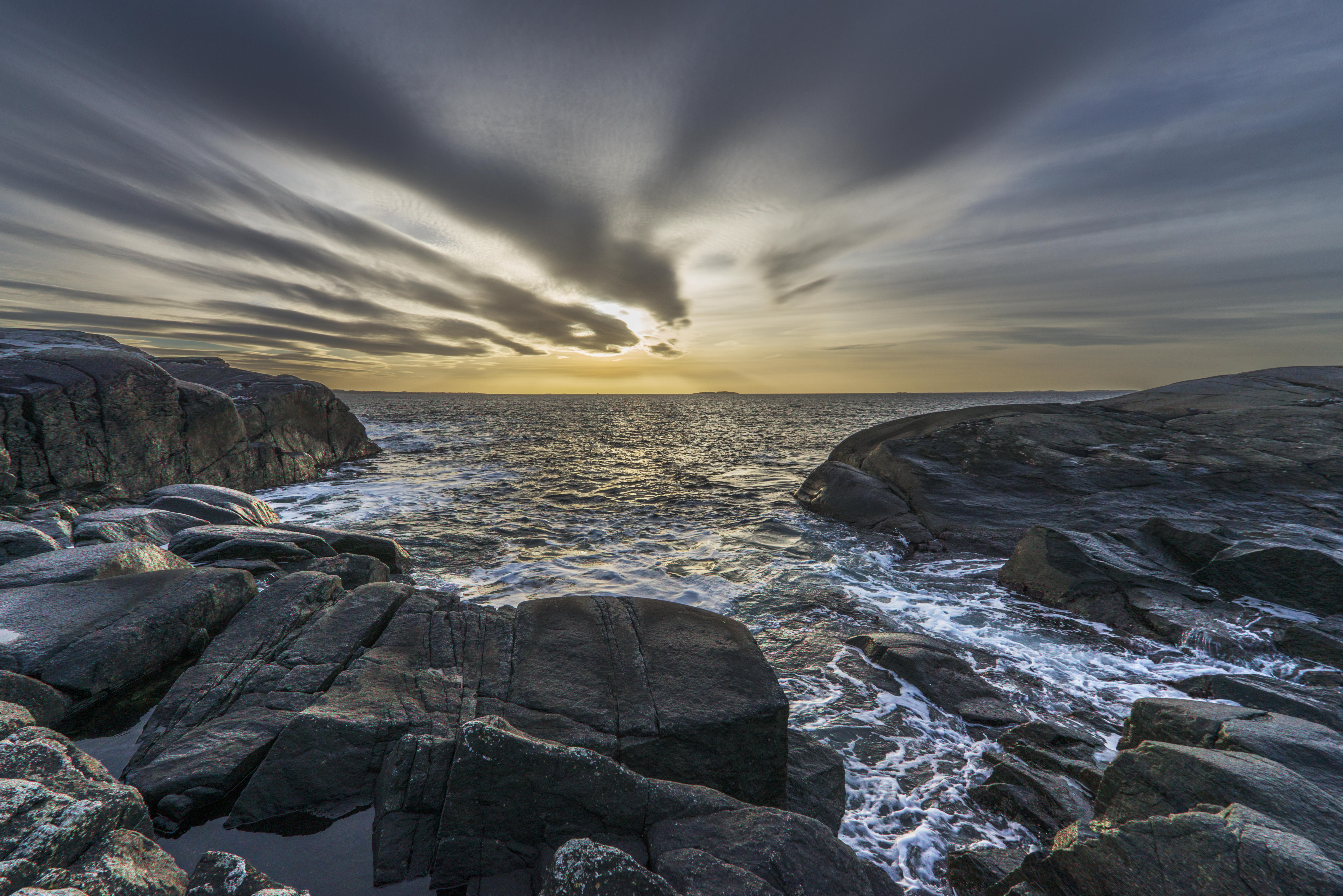 Free photo Sunset by the sea on the cliffs