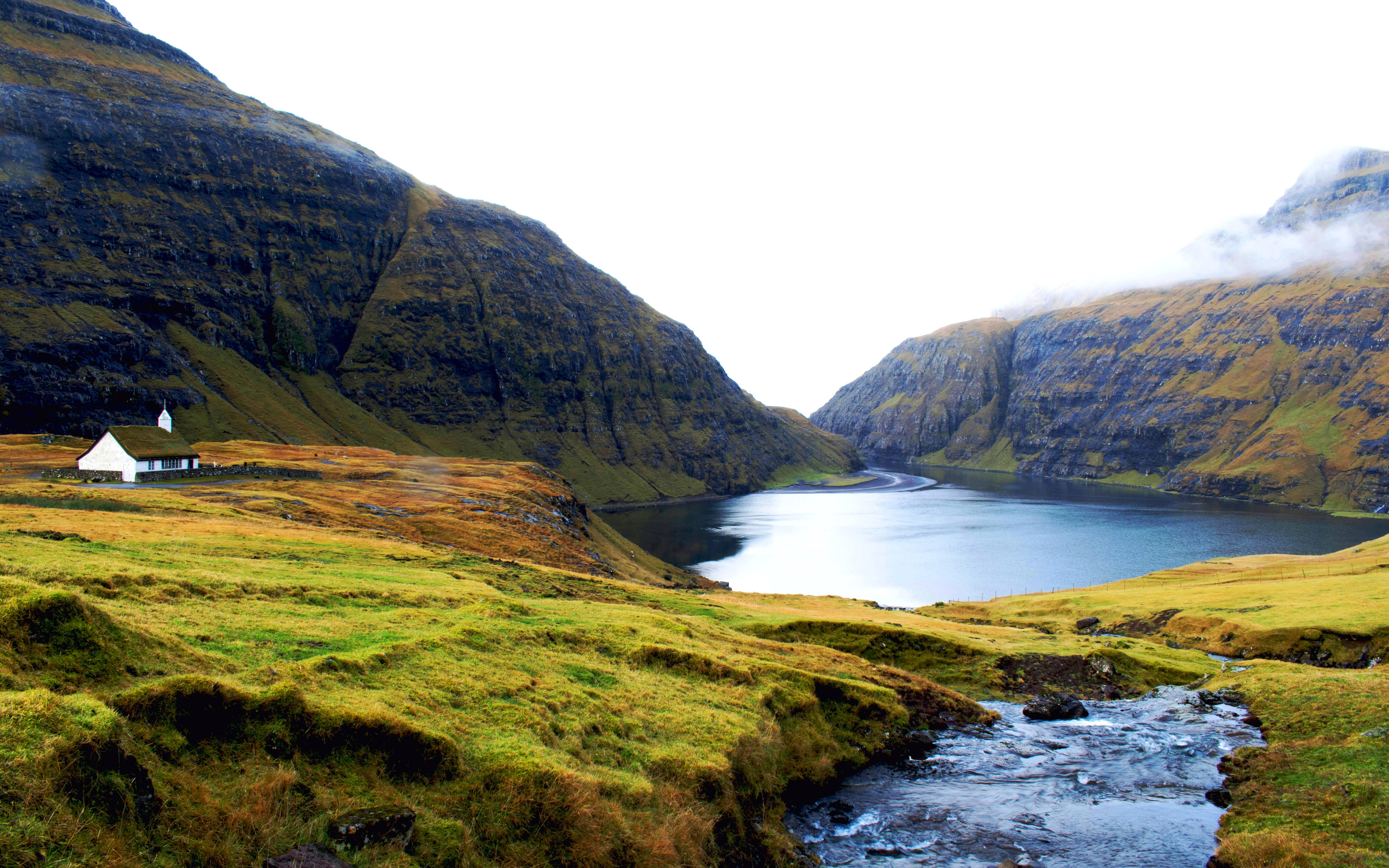 Одинокий дом на фарерских островах