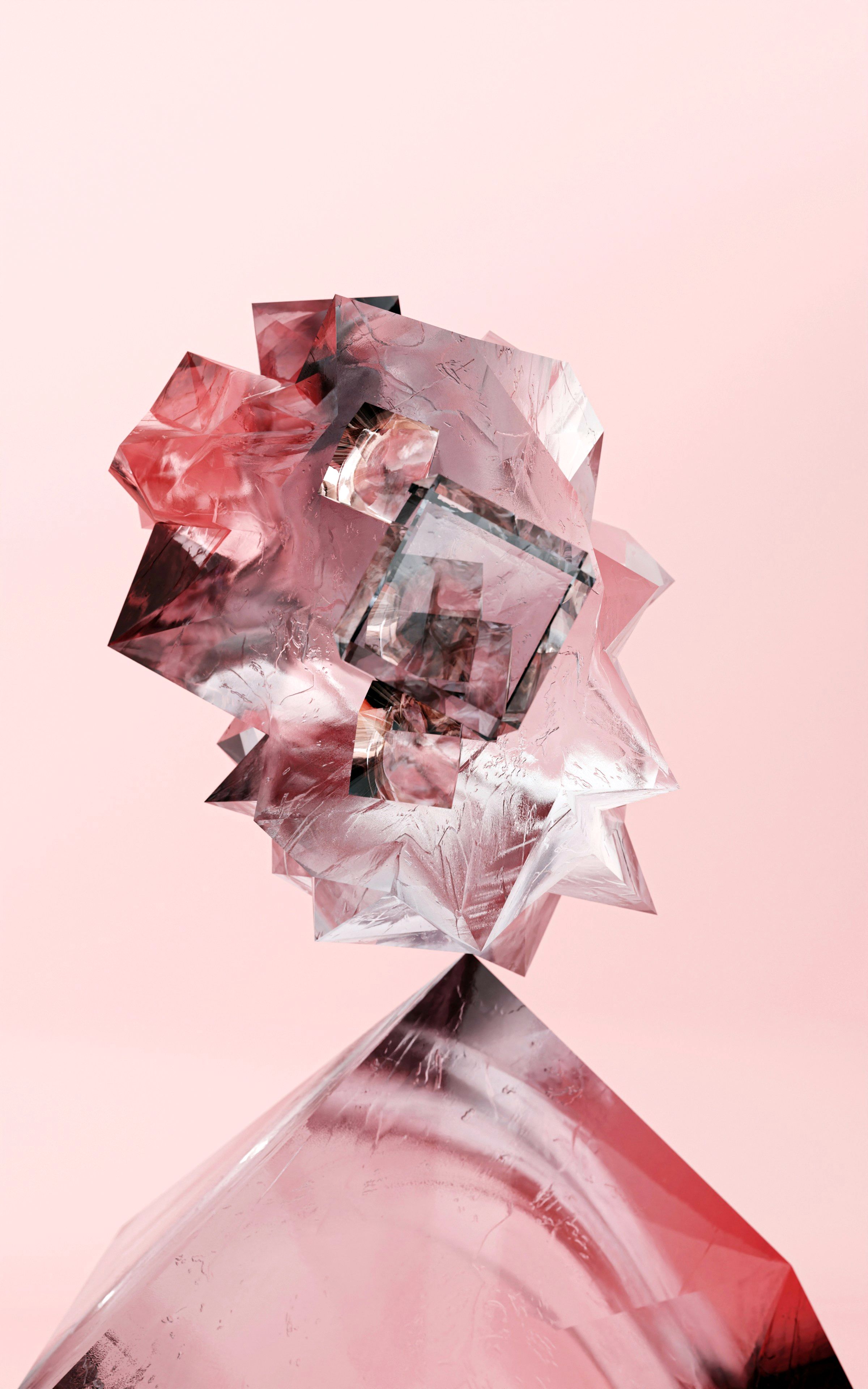 Бесплатное фото Розовый кристалл на розовом фоне.
