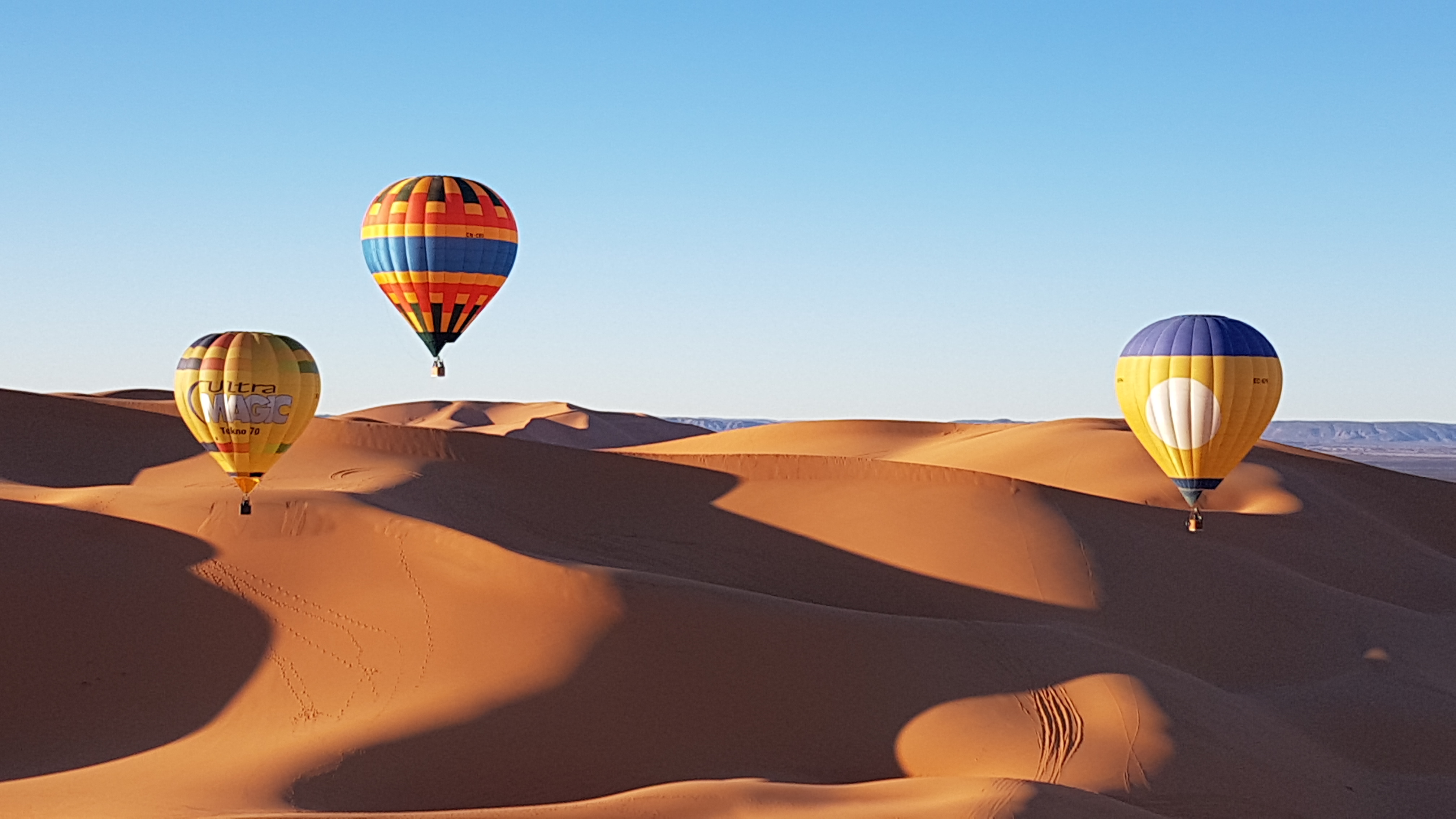 Wallpapers balloons desert globos on the desktop