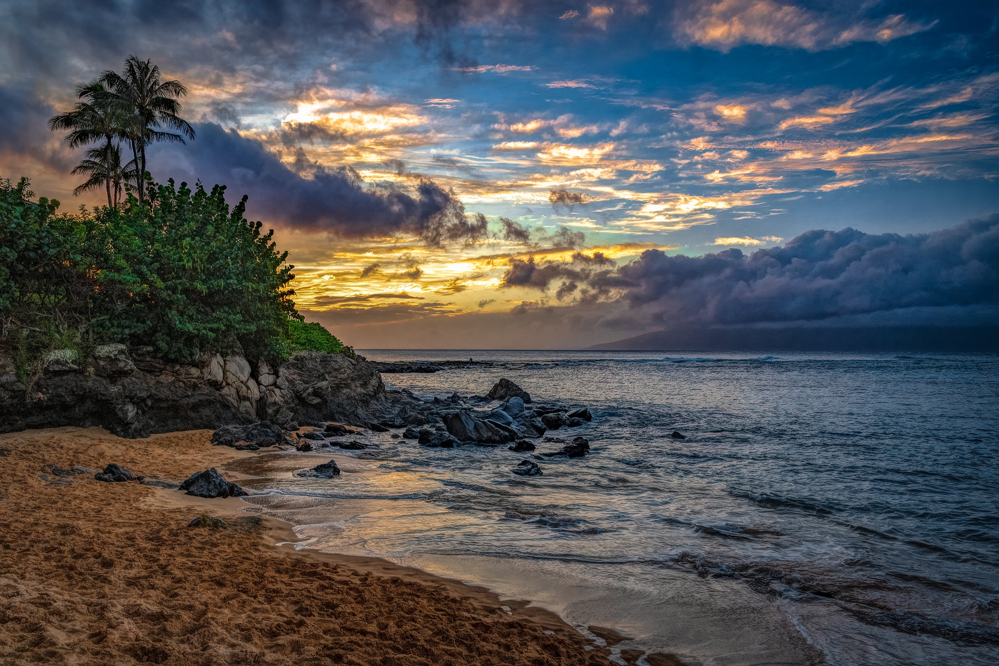 Wallpapers island The island of Molokai waves on the desktop