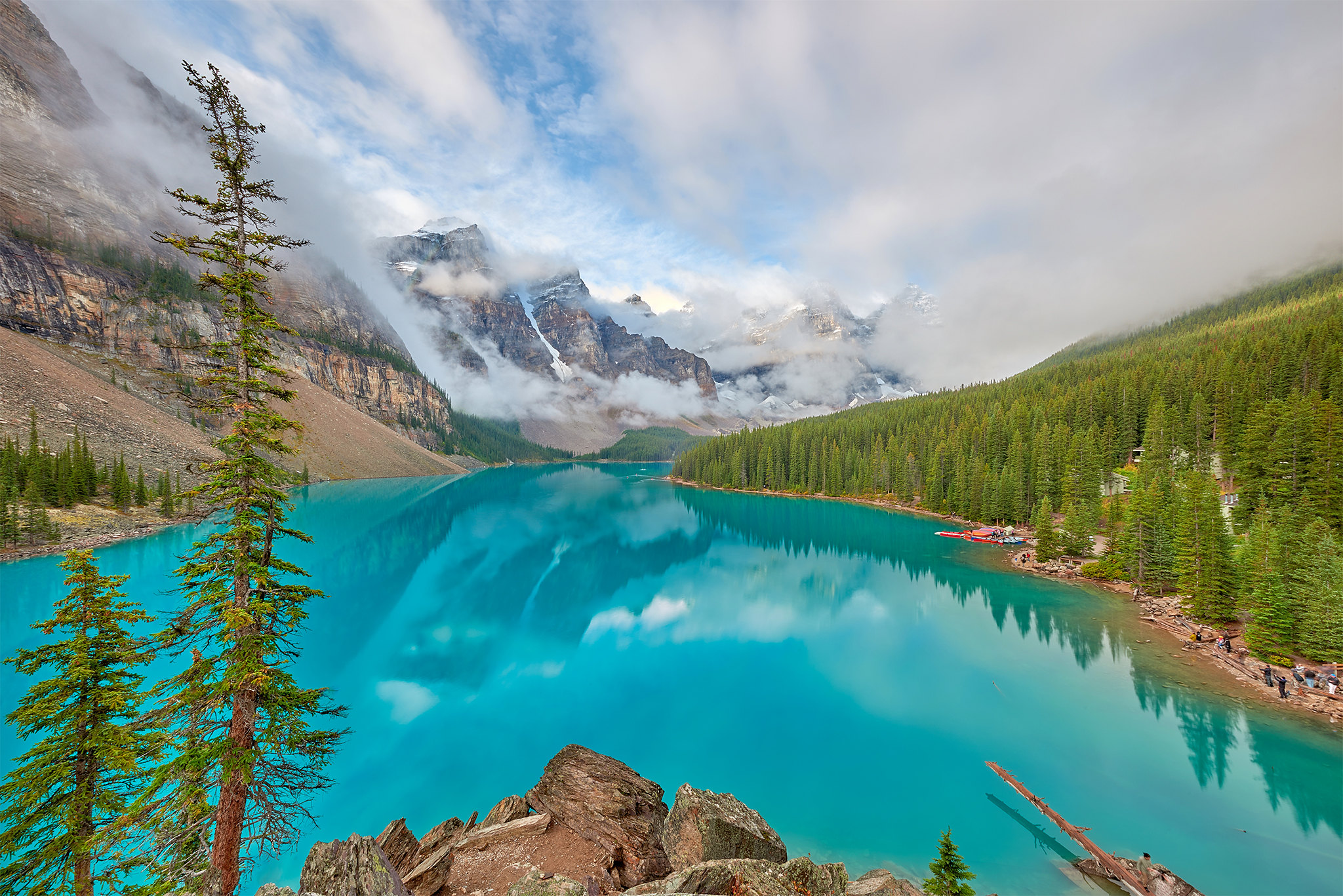 Обои скалы Moraine lake озера на рабочий стол