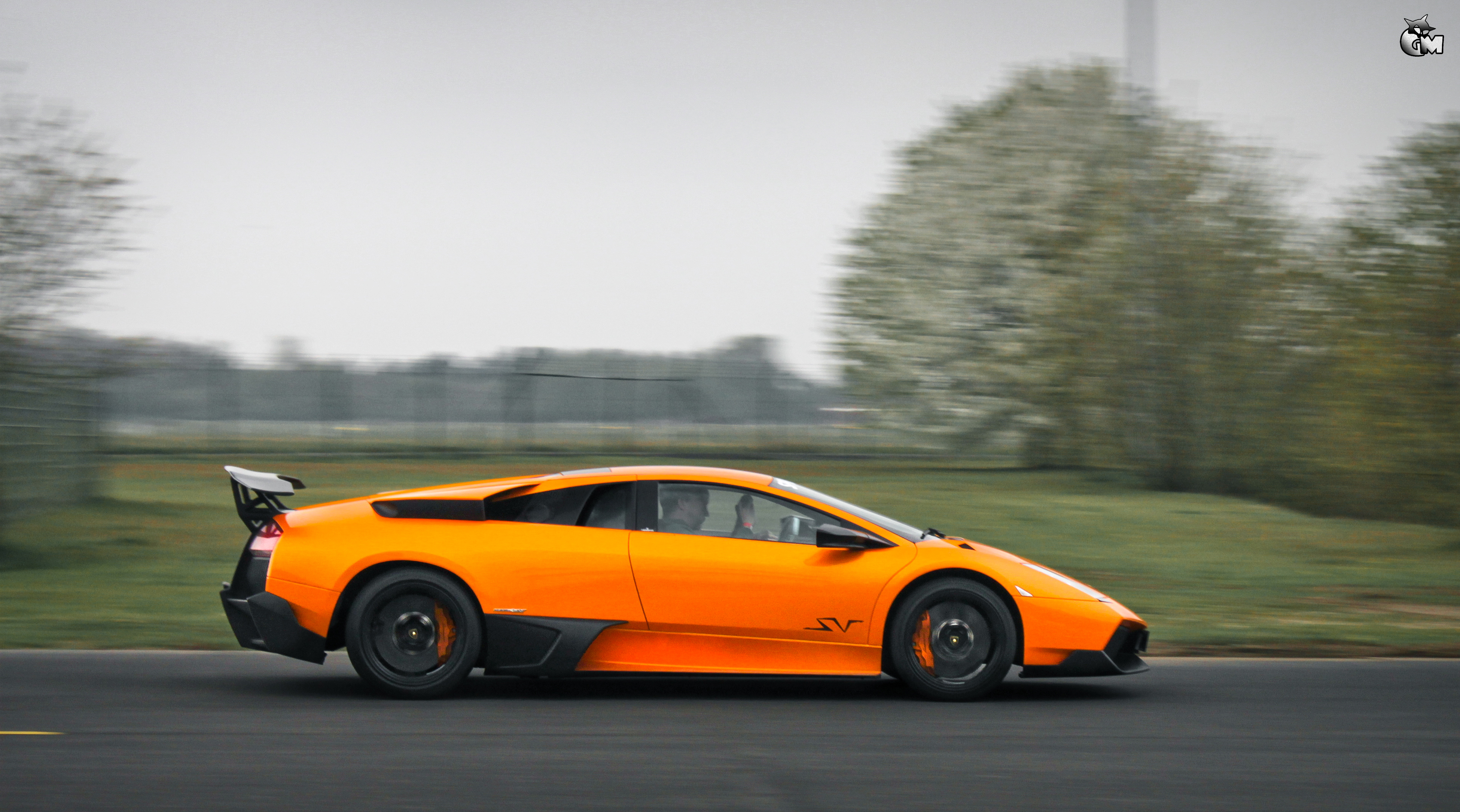 Wallpapers cars Bentley Ferrari on the desktop