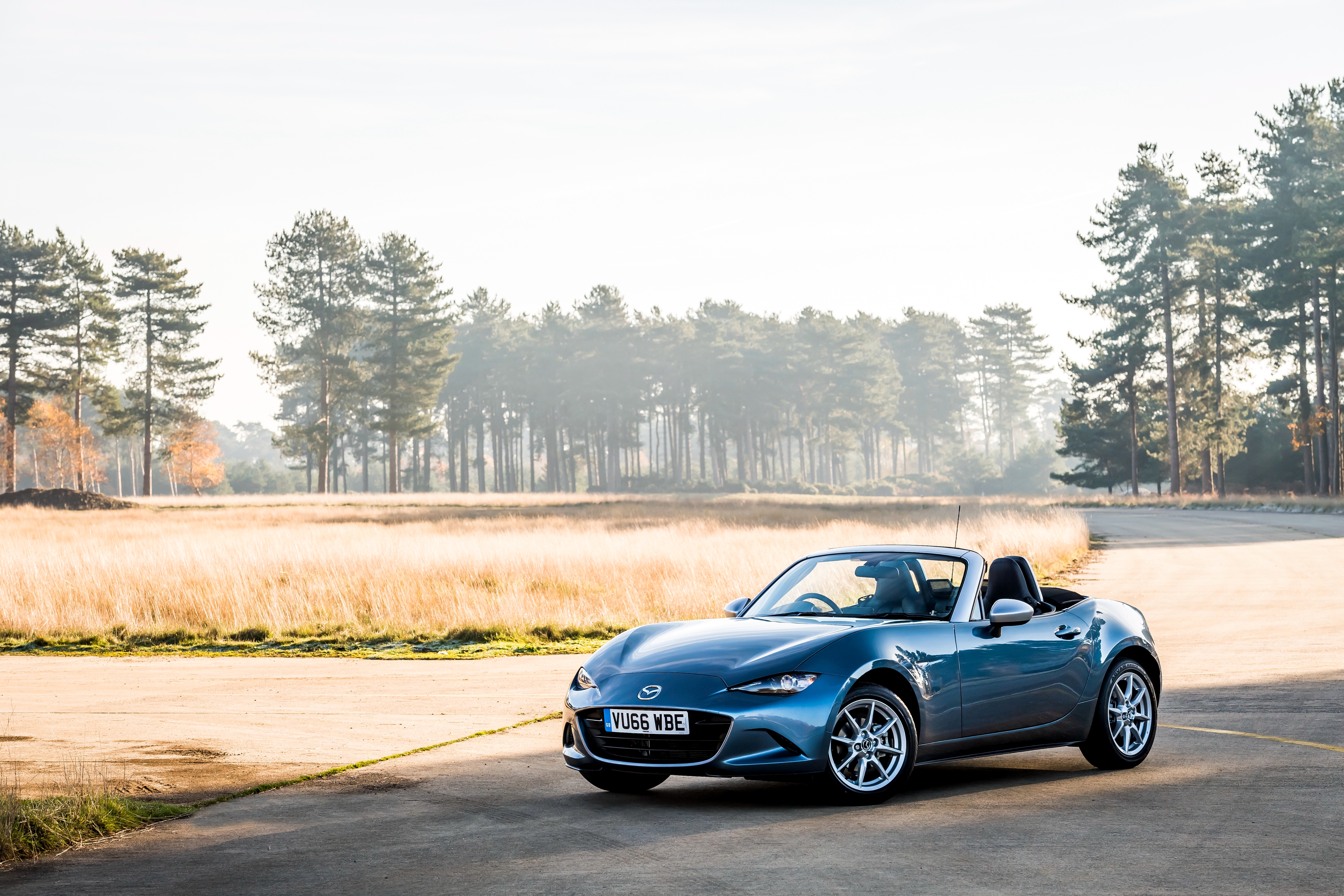 Бесплатное фото Mazda MX5 кабриолет