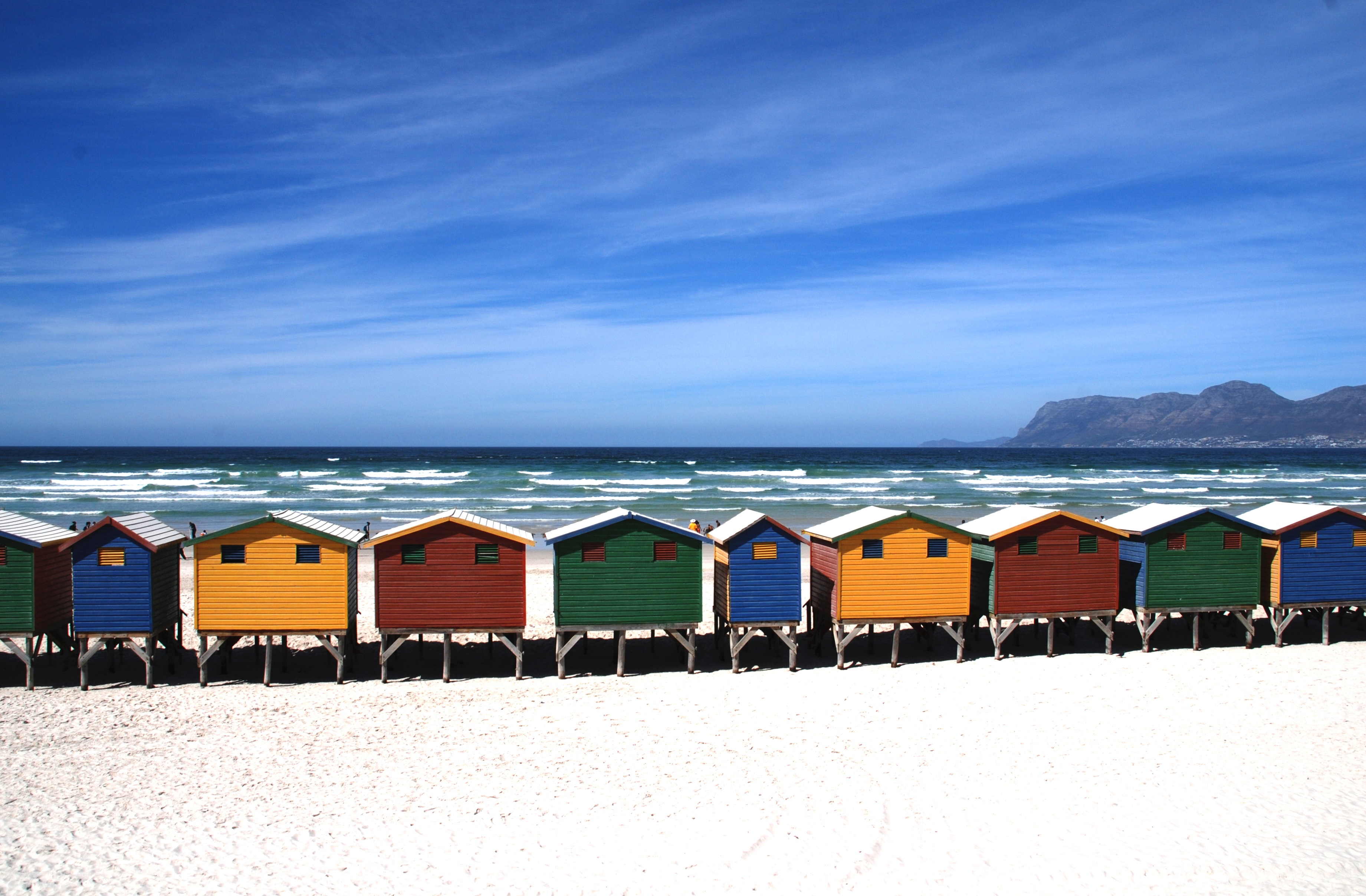 Бесплатное фото Цветные дома на берегу моря