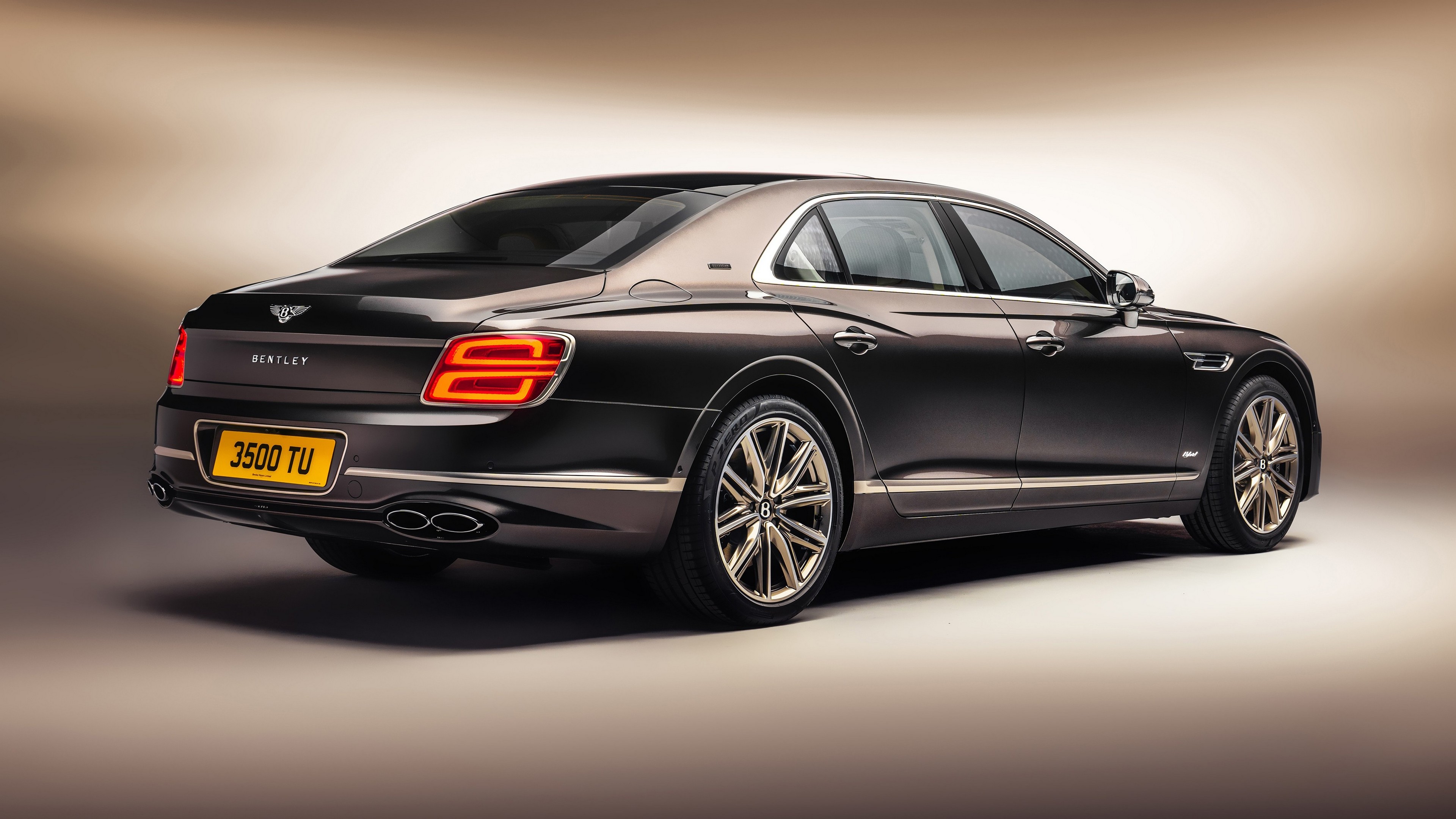 Free photo Bentley Flying Spur luxury car 2021