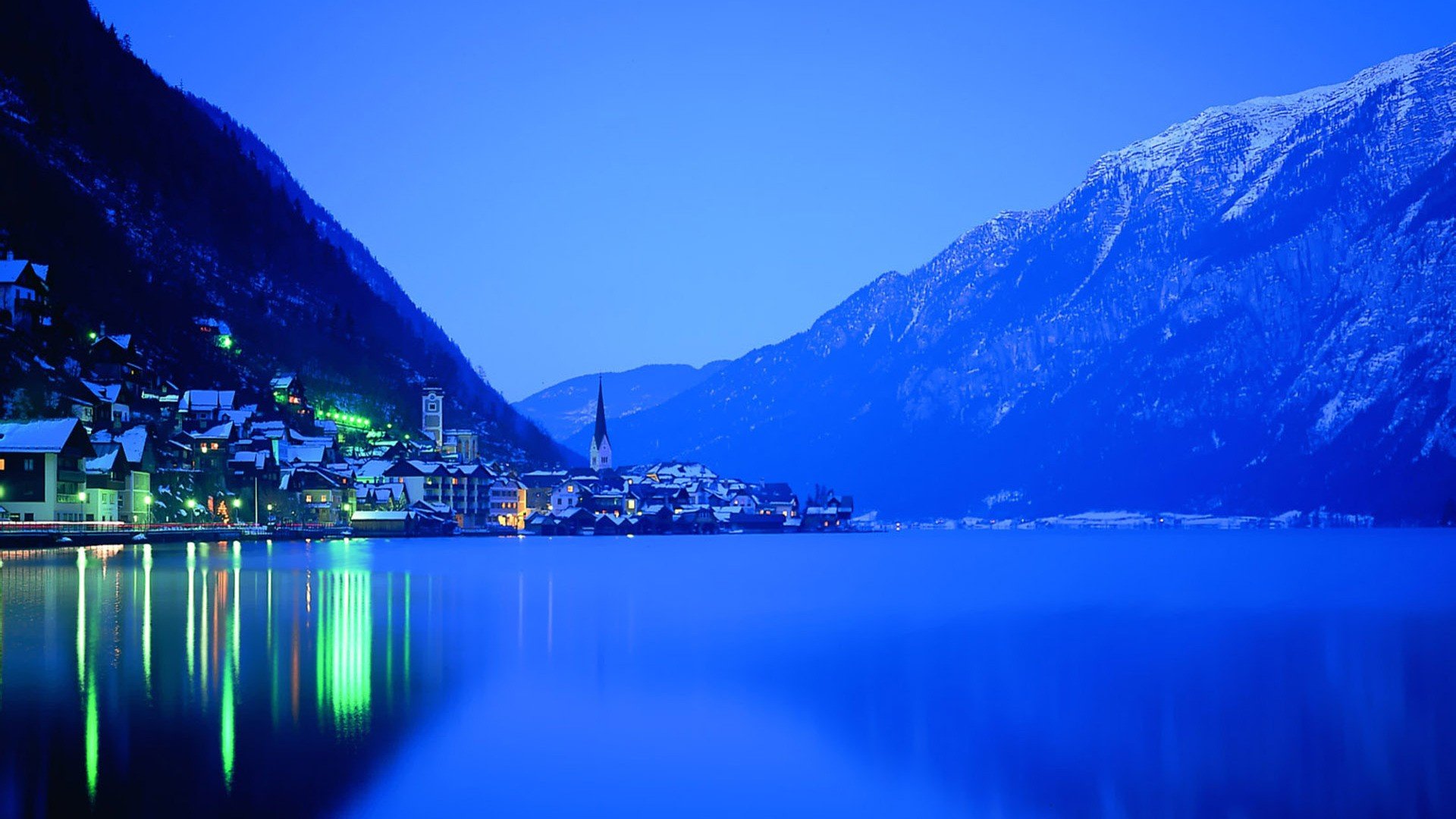 Free photo Hallstatt at frosty twilight