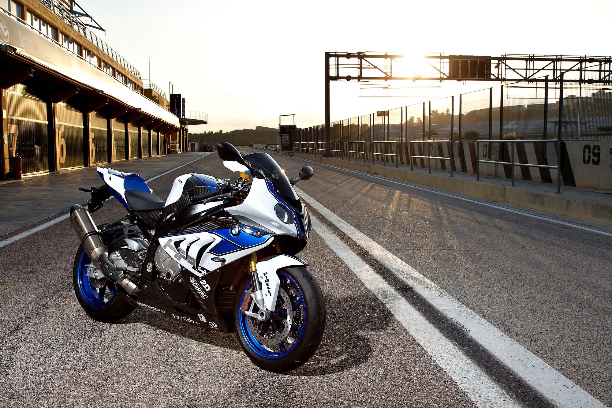 Wallpapers BMW hp4 s000rr on the desktop