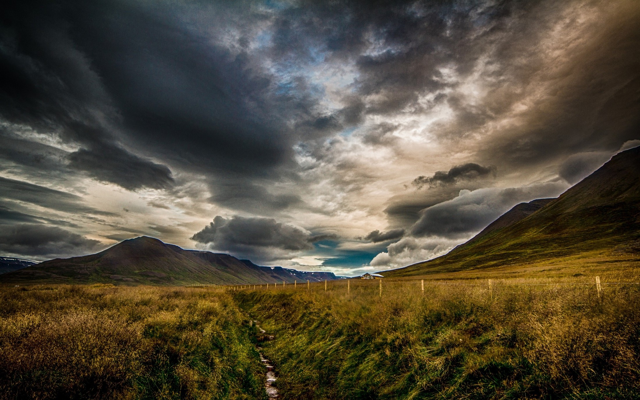 Free photo Dark clouds on a field of mountains