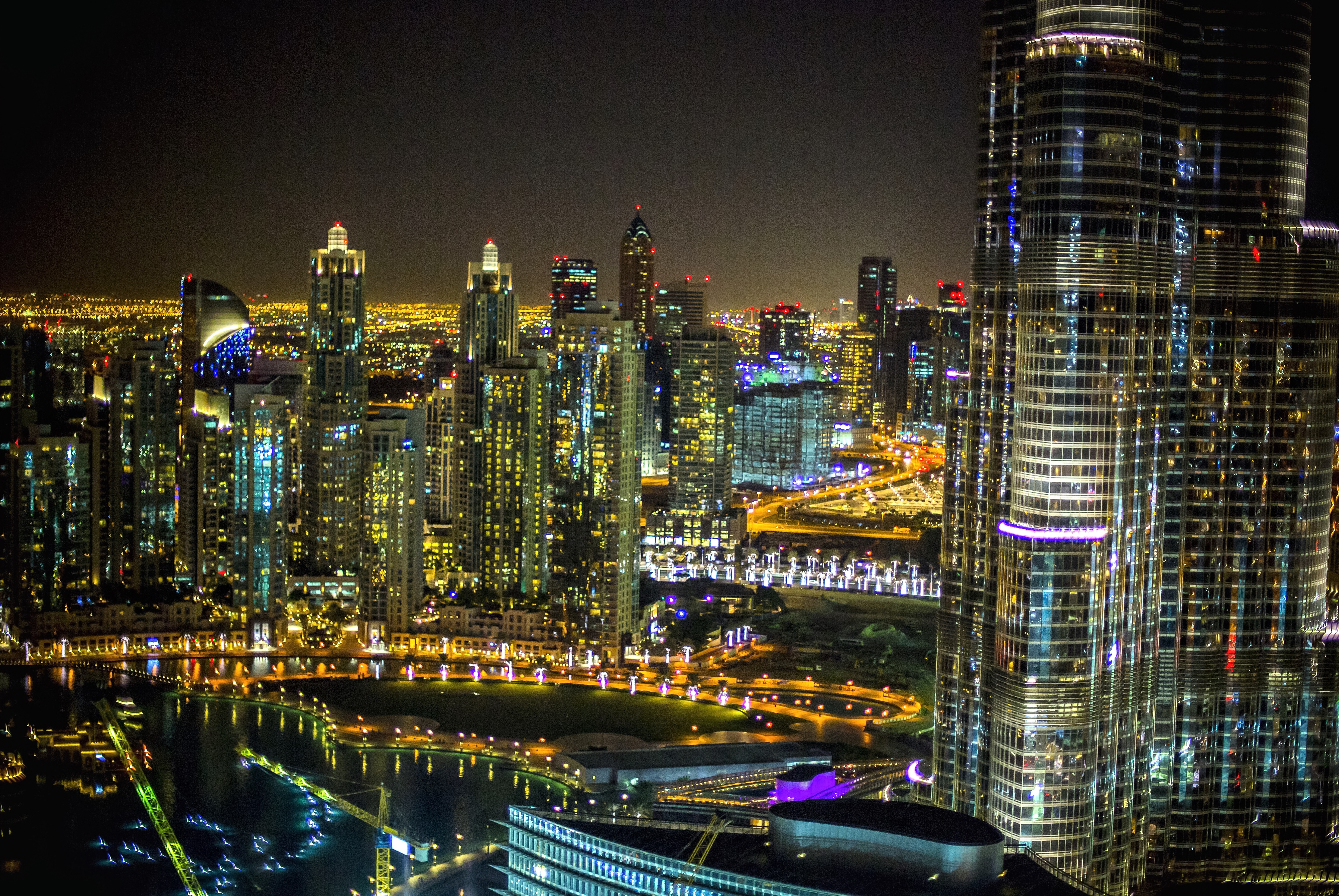 Бесплатное фото Картинка с огнями ночного Дубая