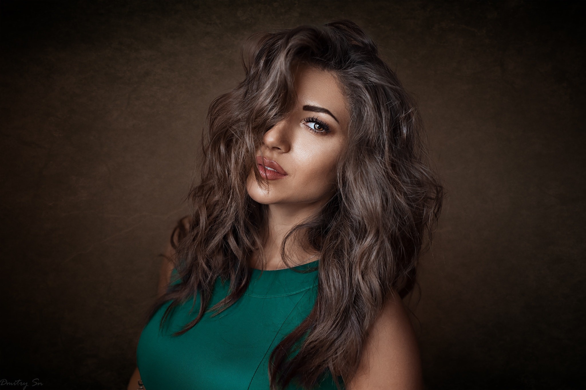 桌面上的壁纸女性 肖像 简单背景