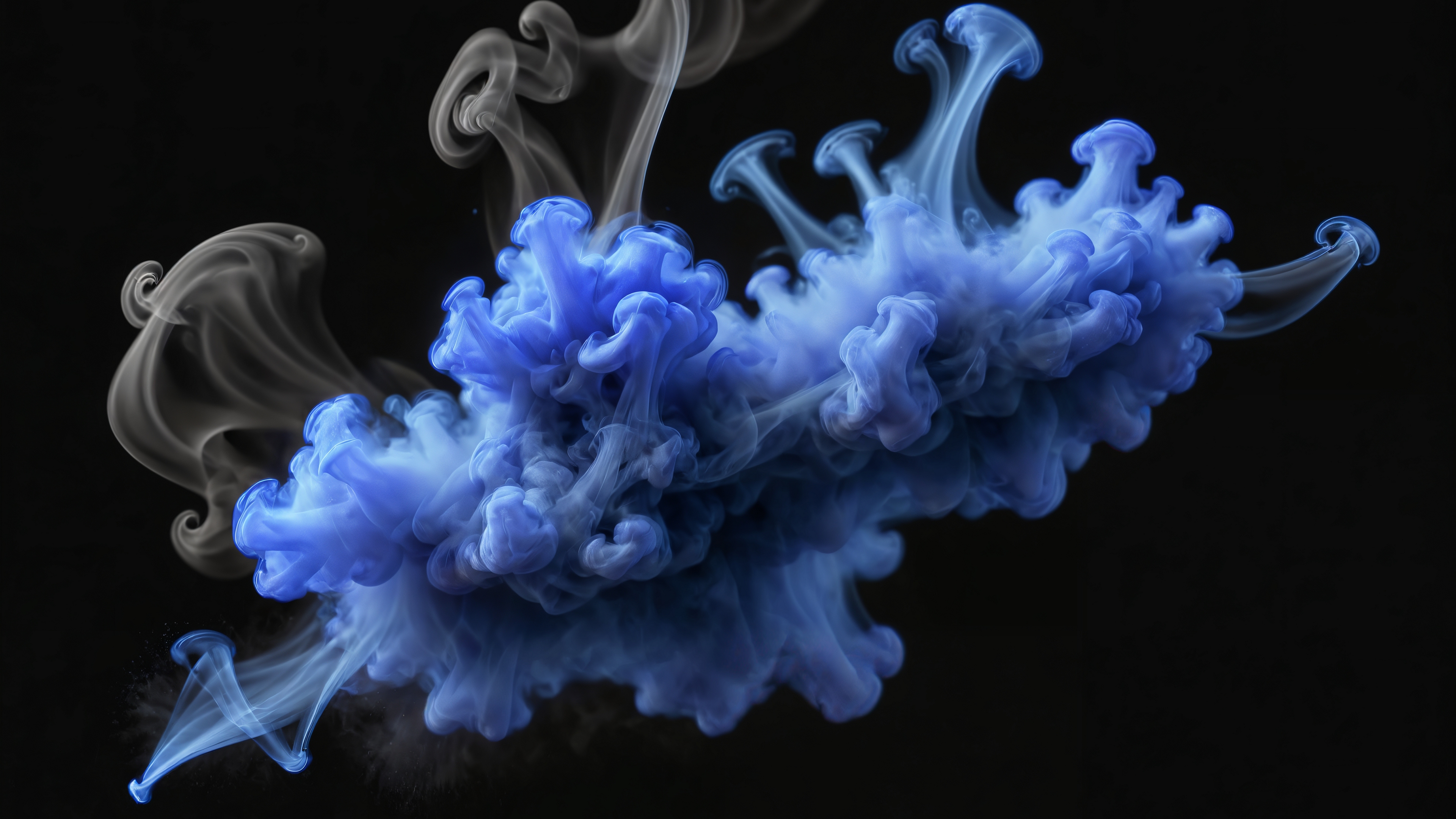蓝色烟雾缭绕