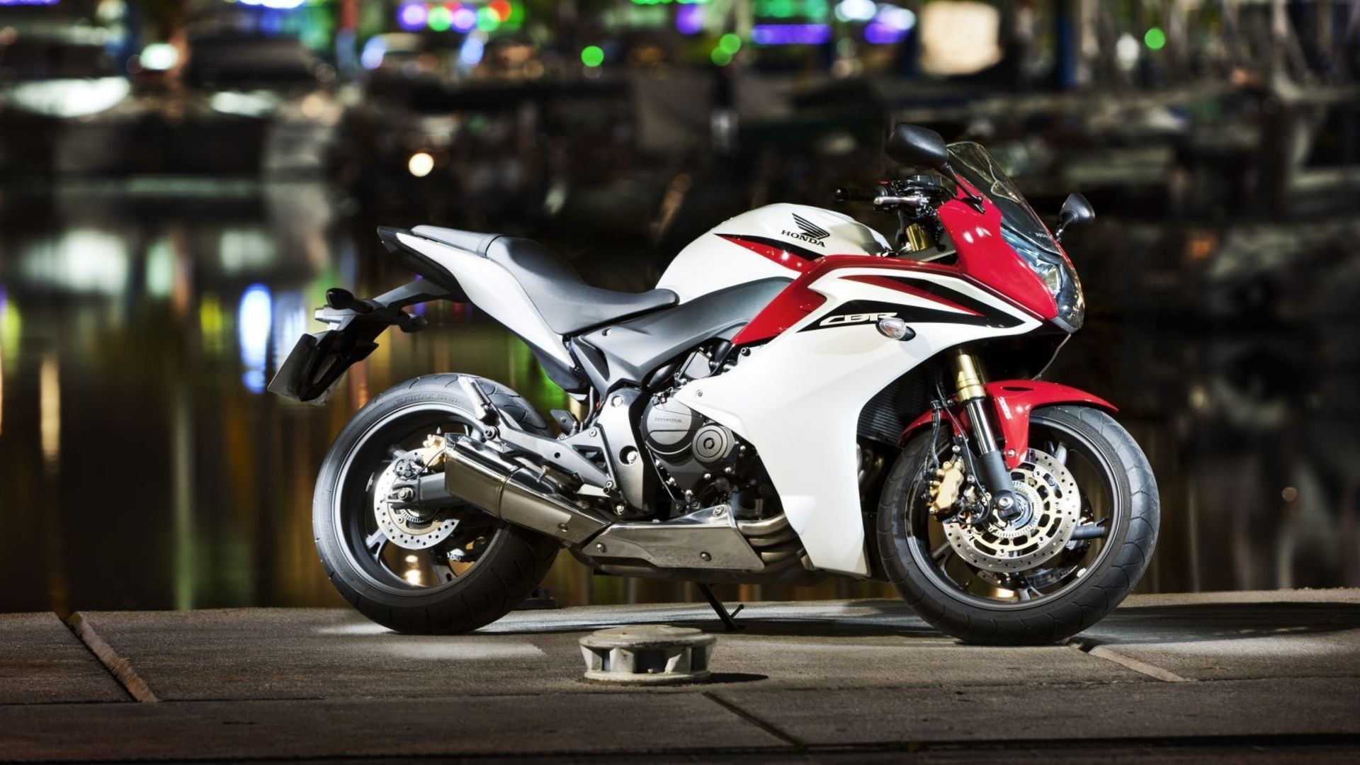 Free photo Honda CBR in red and white.