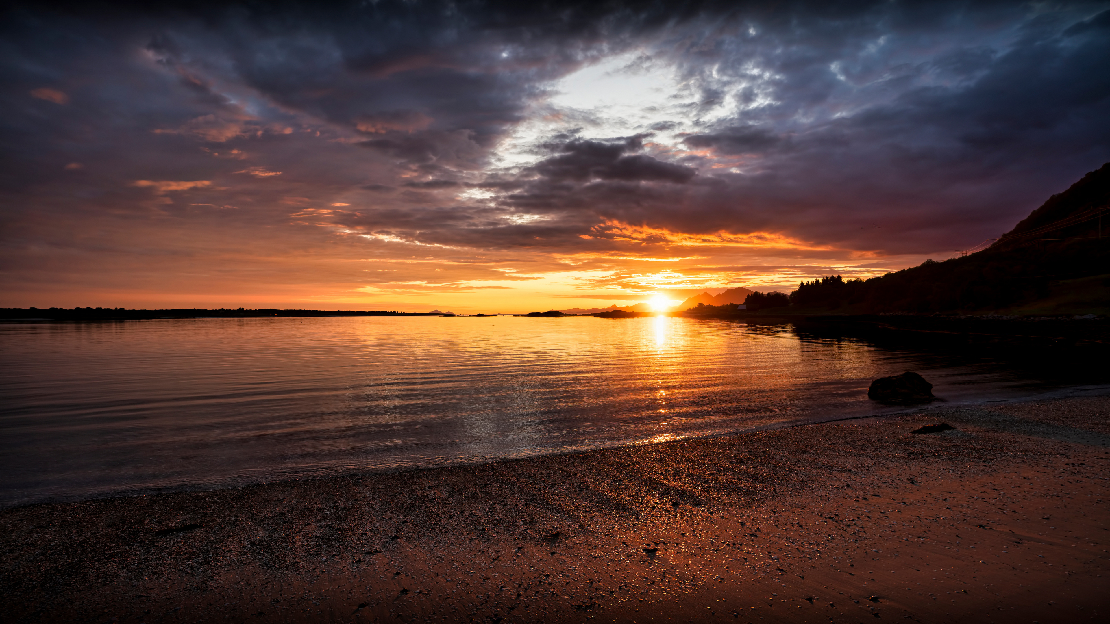 Free photo Calm seascape at sunset