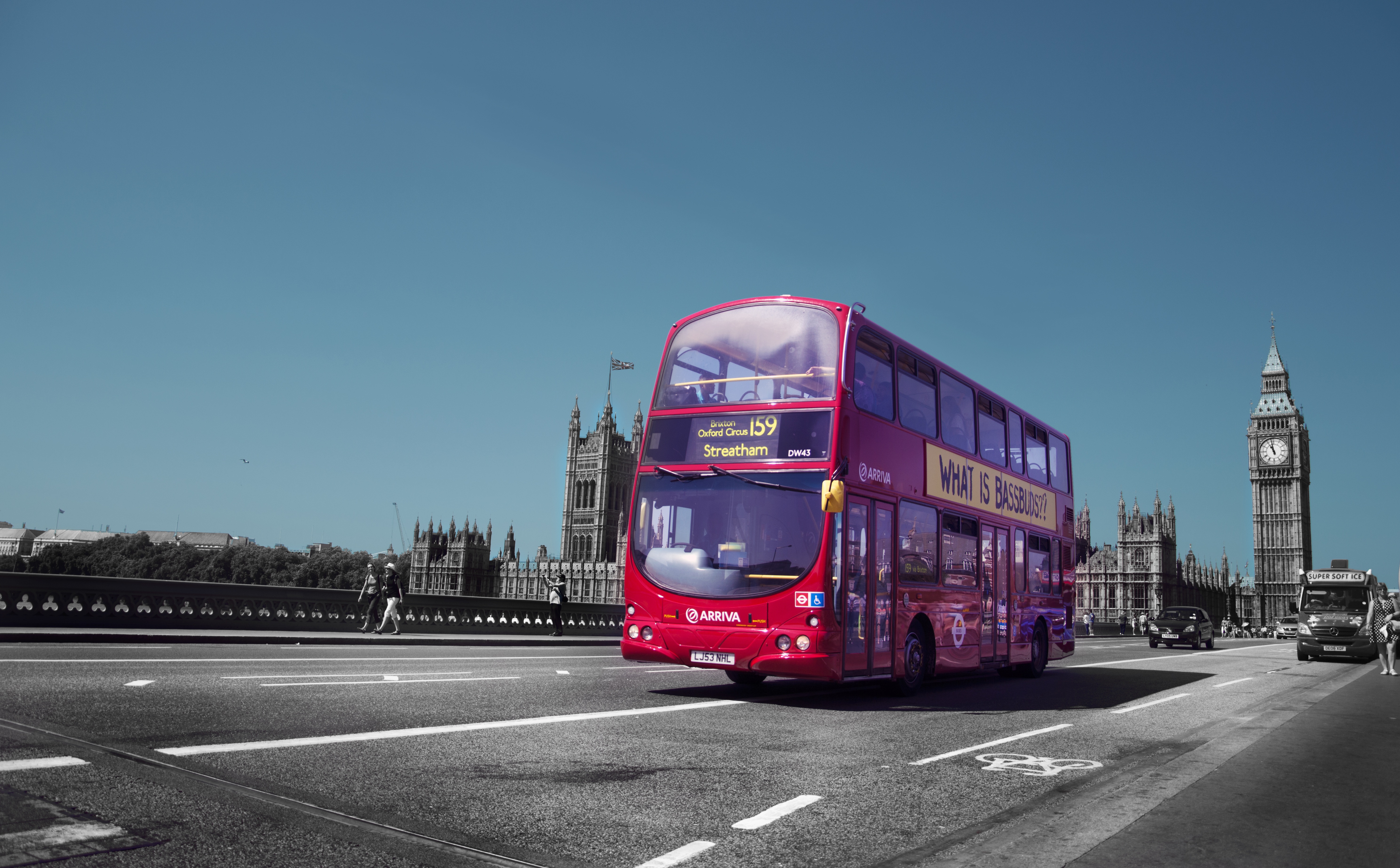 Free photo A double-decker red bus in London