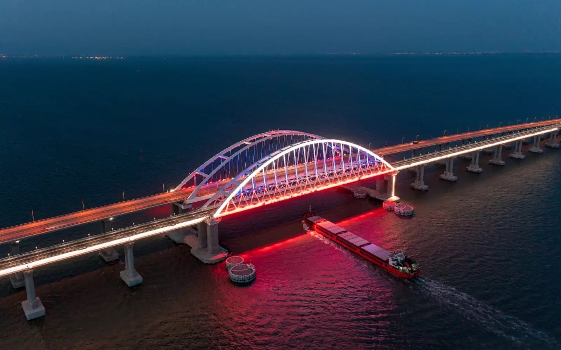 Free photo Crimean bridge over the Kerch Strait