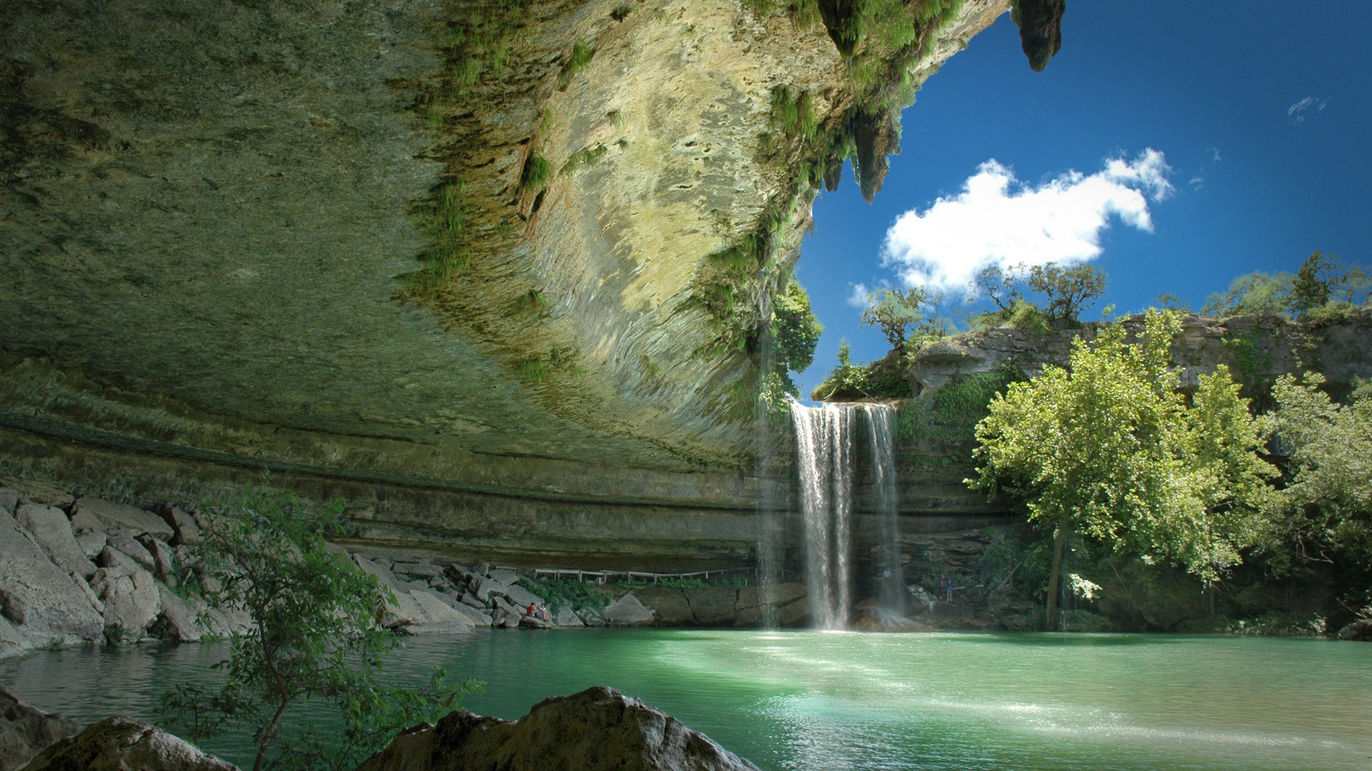 Free photo An unusual place with a waterfall