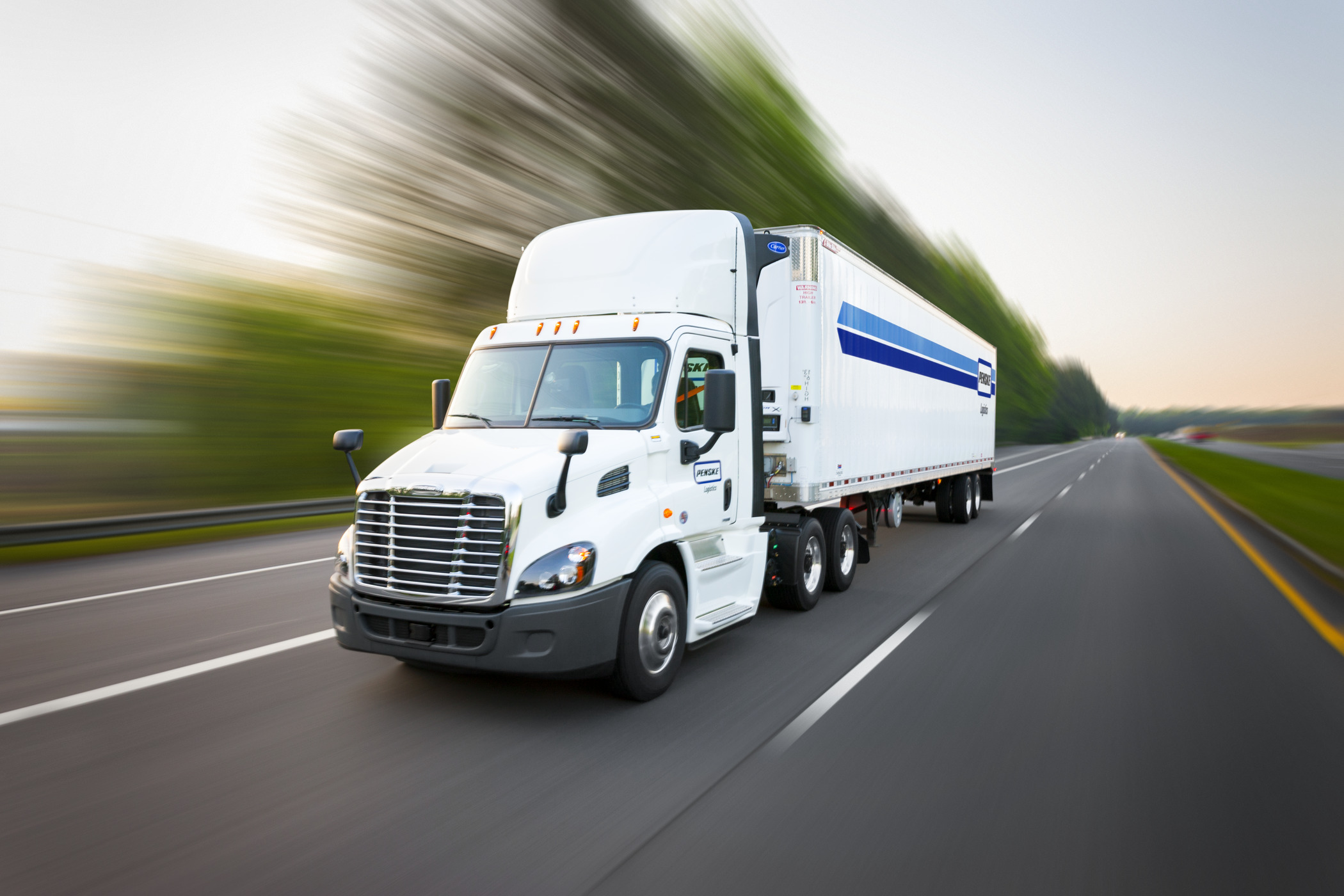 Free photo A white Freightliner driving down a country highway.