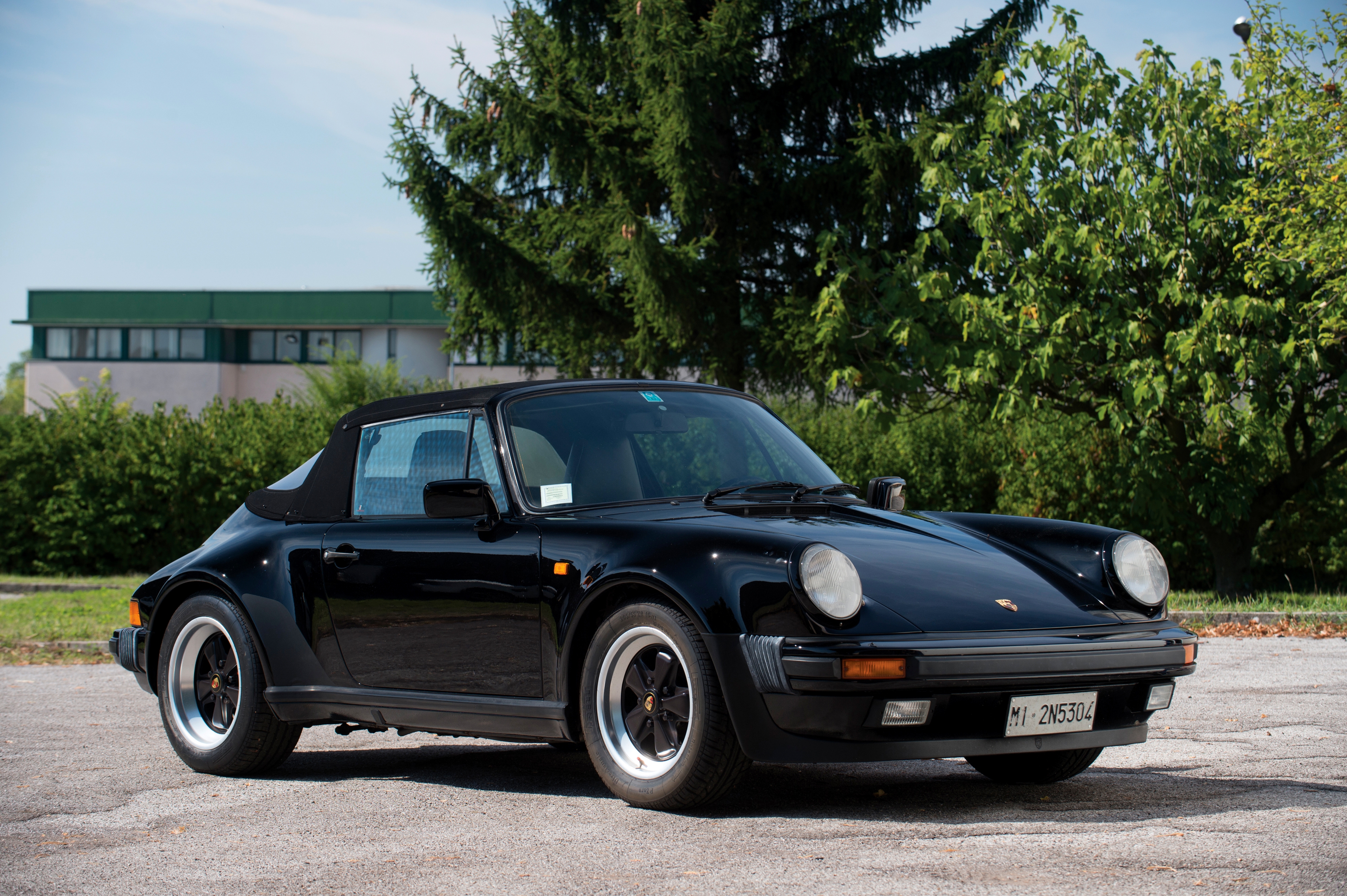 Free photo Old black Porsche 911