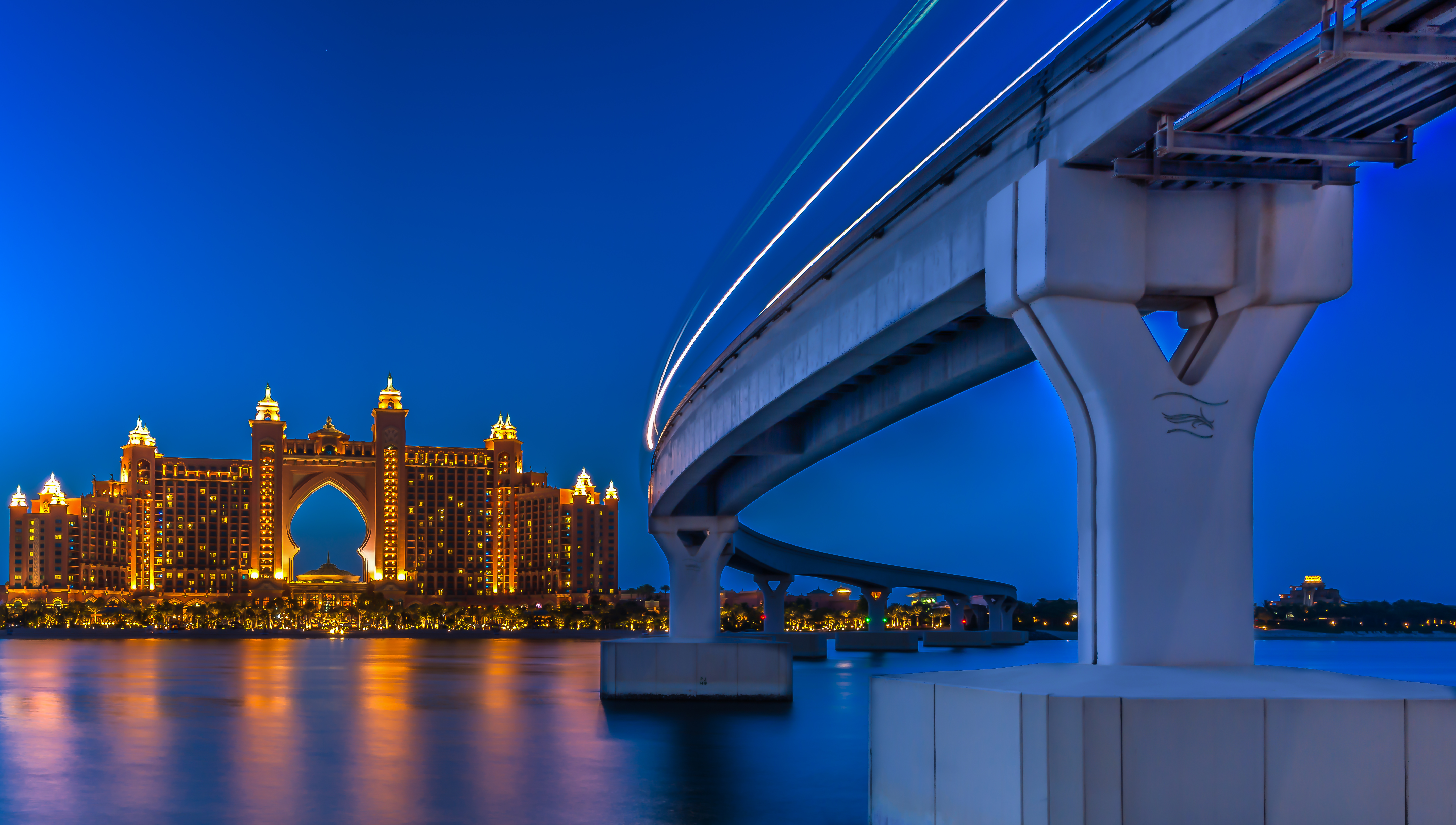 迪拜大桥的夜晚-