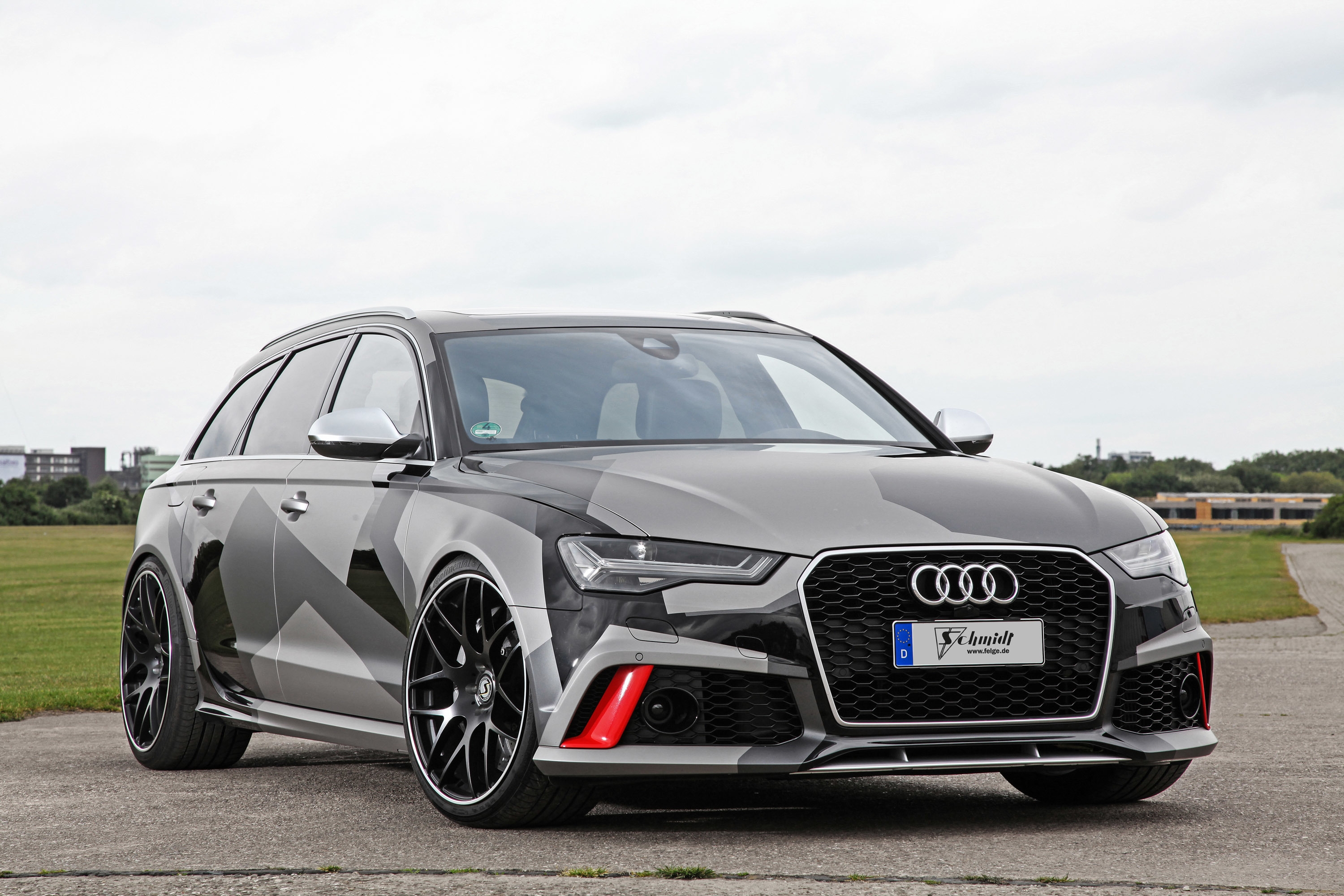 桌面上的壁纸奥迪 RS6 avant 正面图 黑