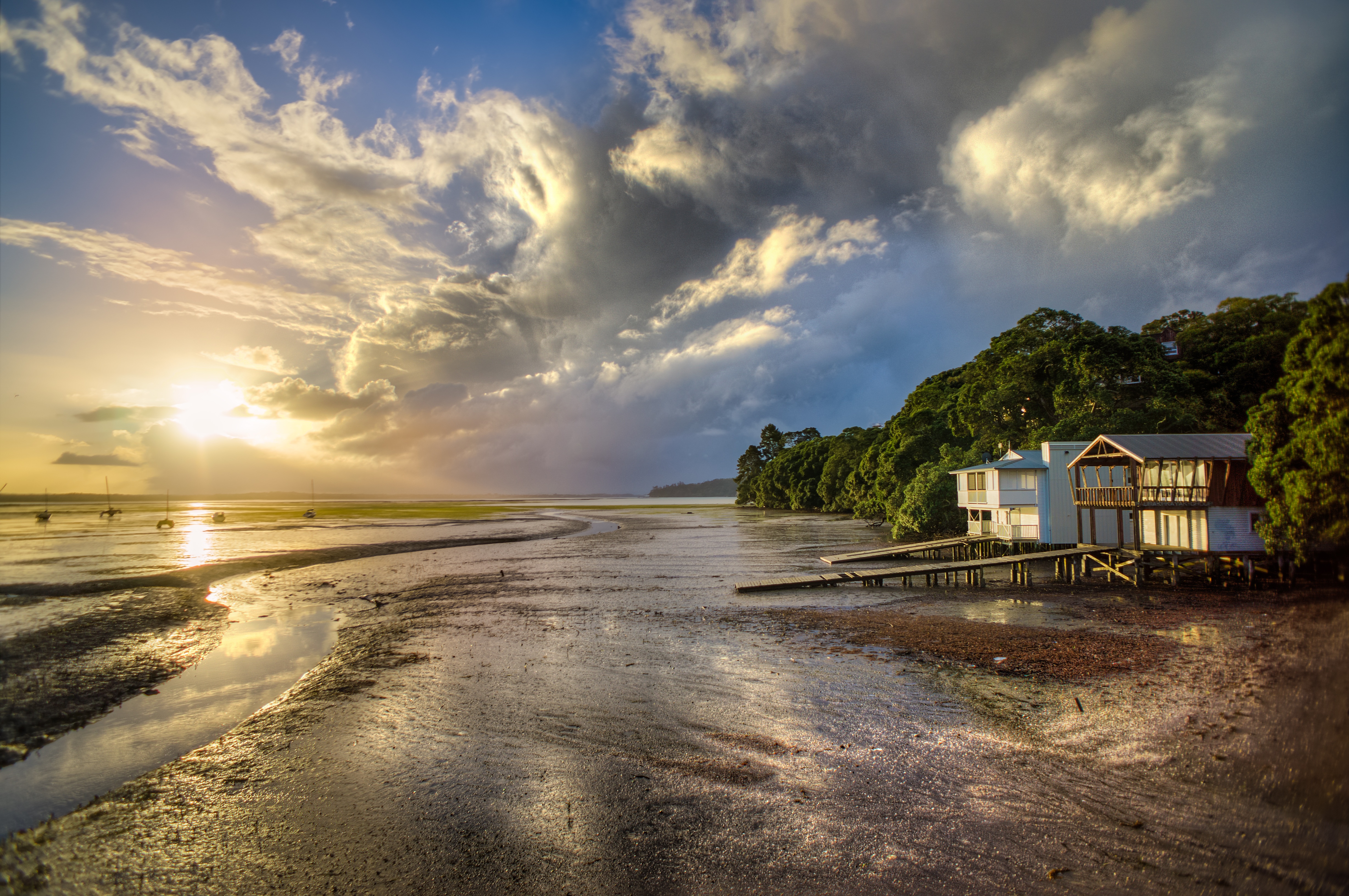 Free photo House built on the beach