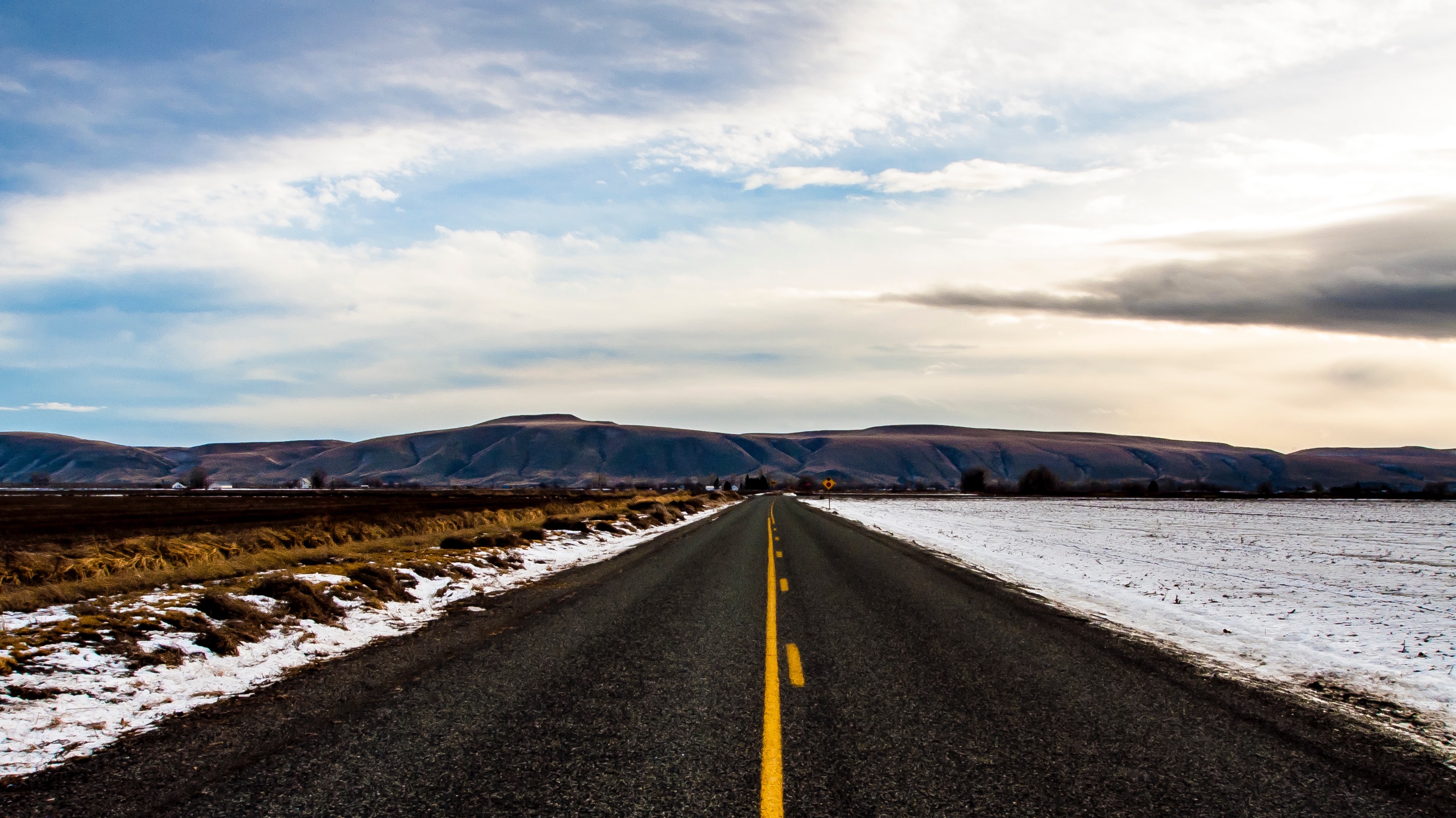 Free photo A long asphalt road in early spring in a field outside the city