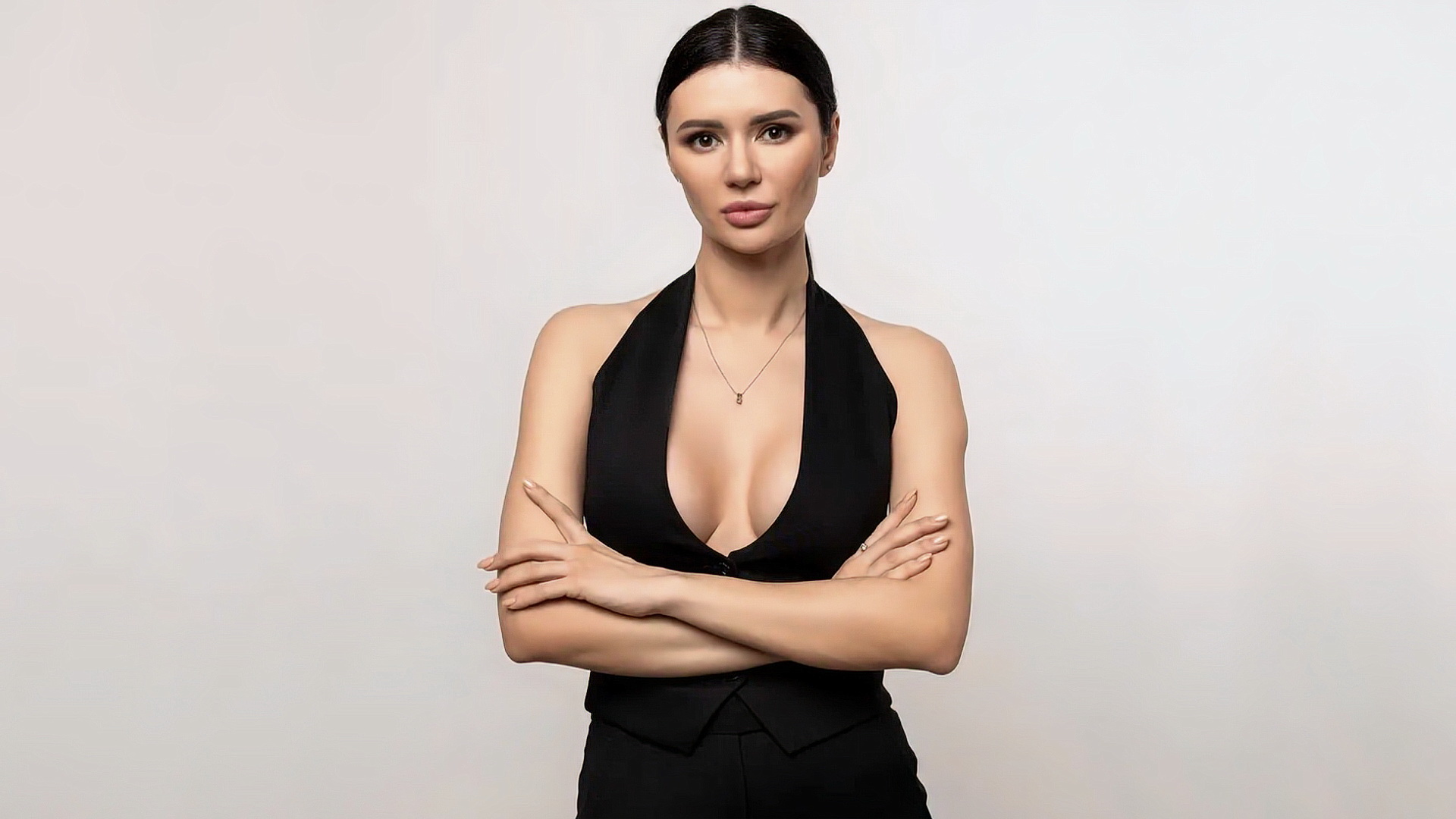 Free photo Diana Panchenko in a black evening dress