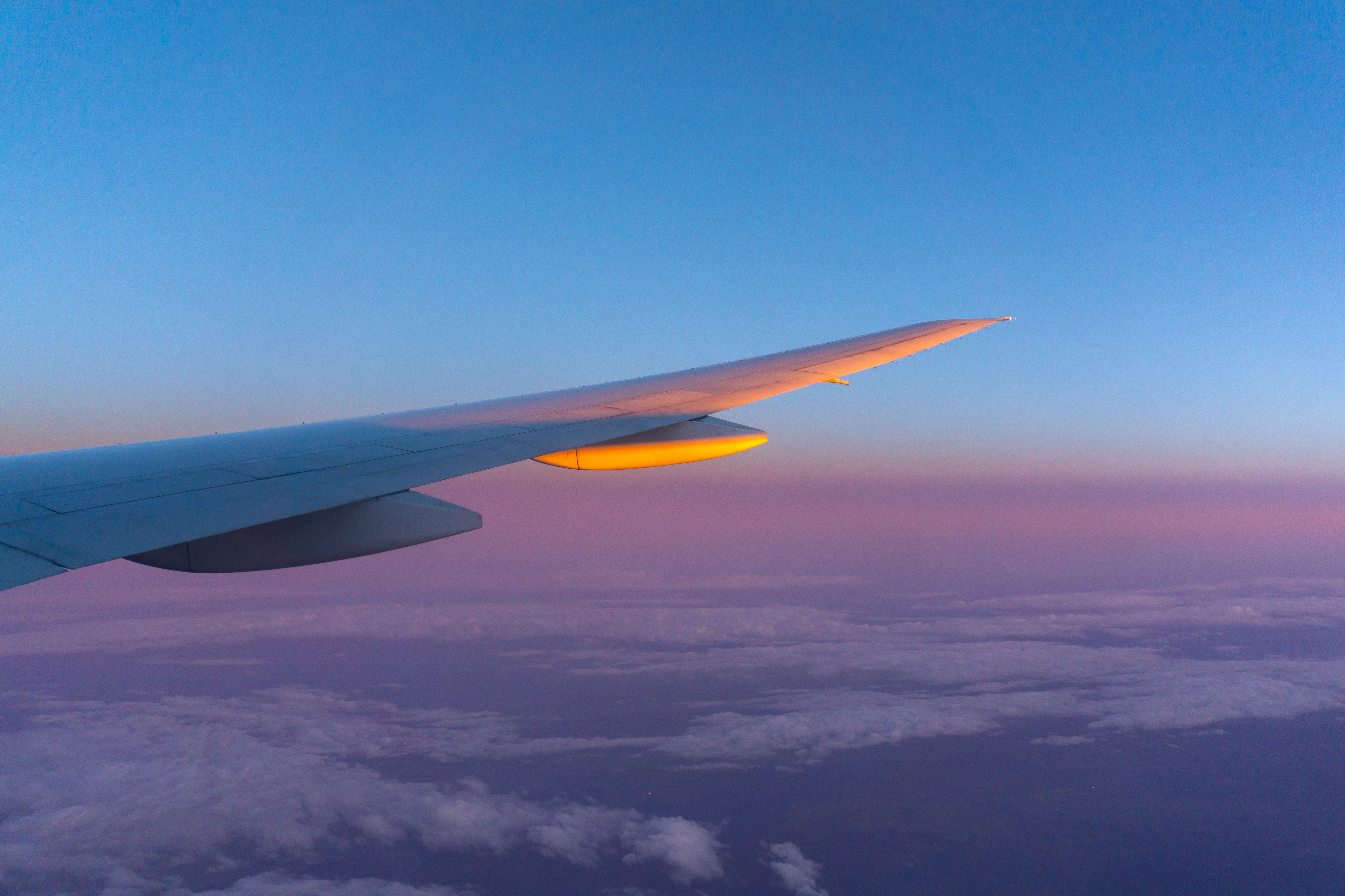 桌面上的壁纸视野 机翼 云层