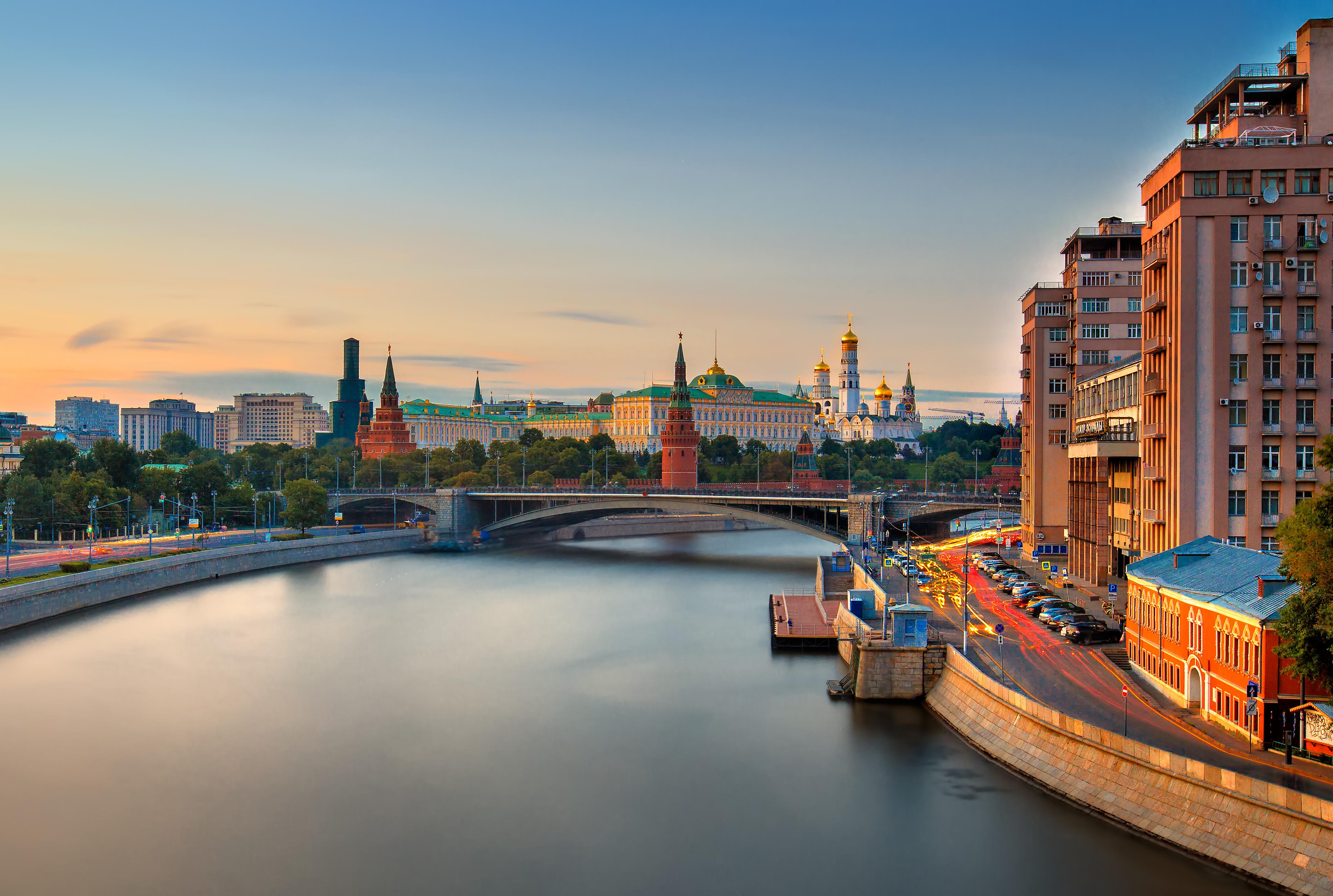 Wallpapers at home by the water Moscow houses on the desktop