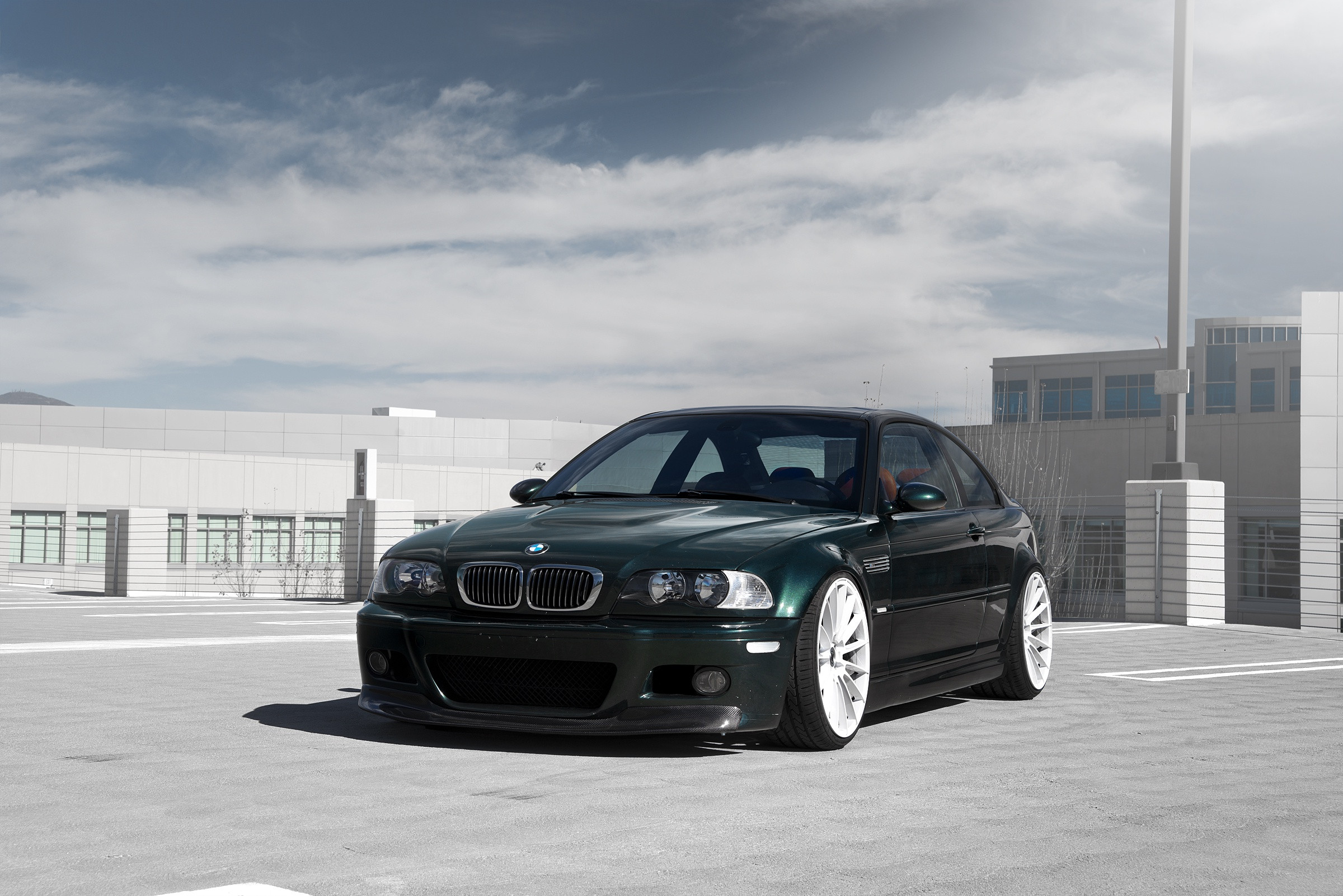 Free photo Bmw m3 e46 on big white rims