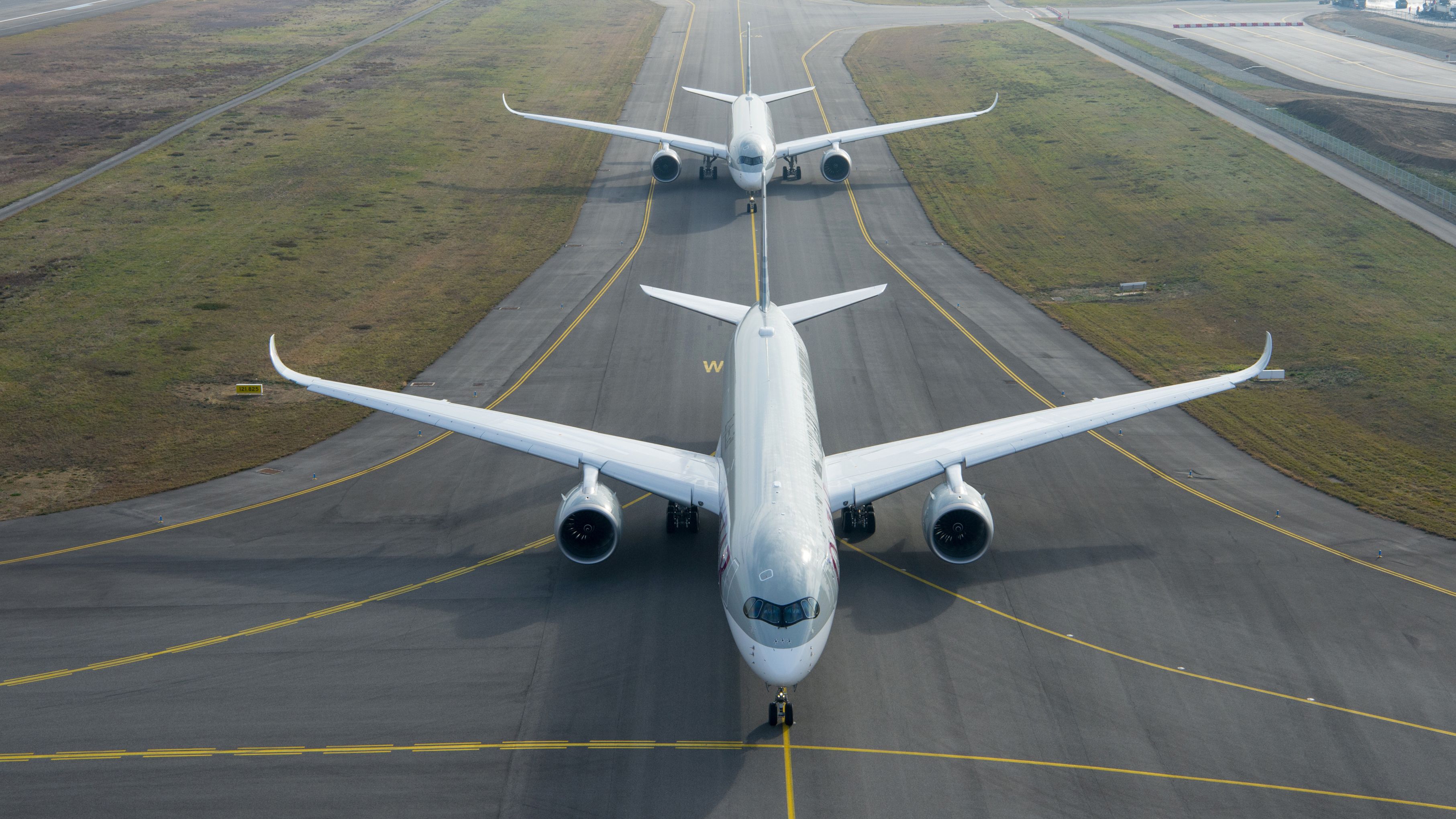 桌面上的壁纸飞机 机场 航空