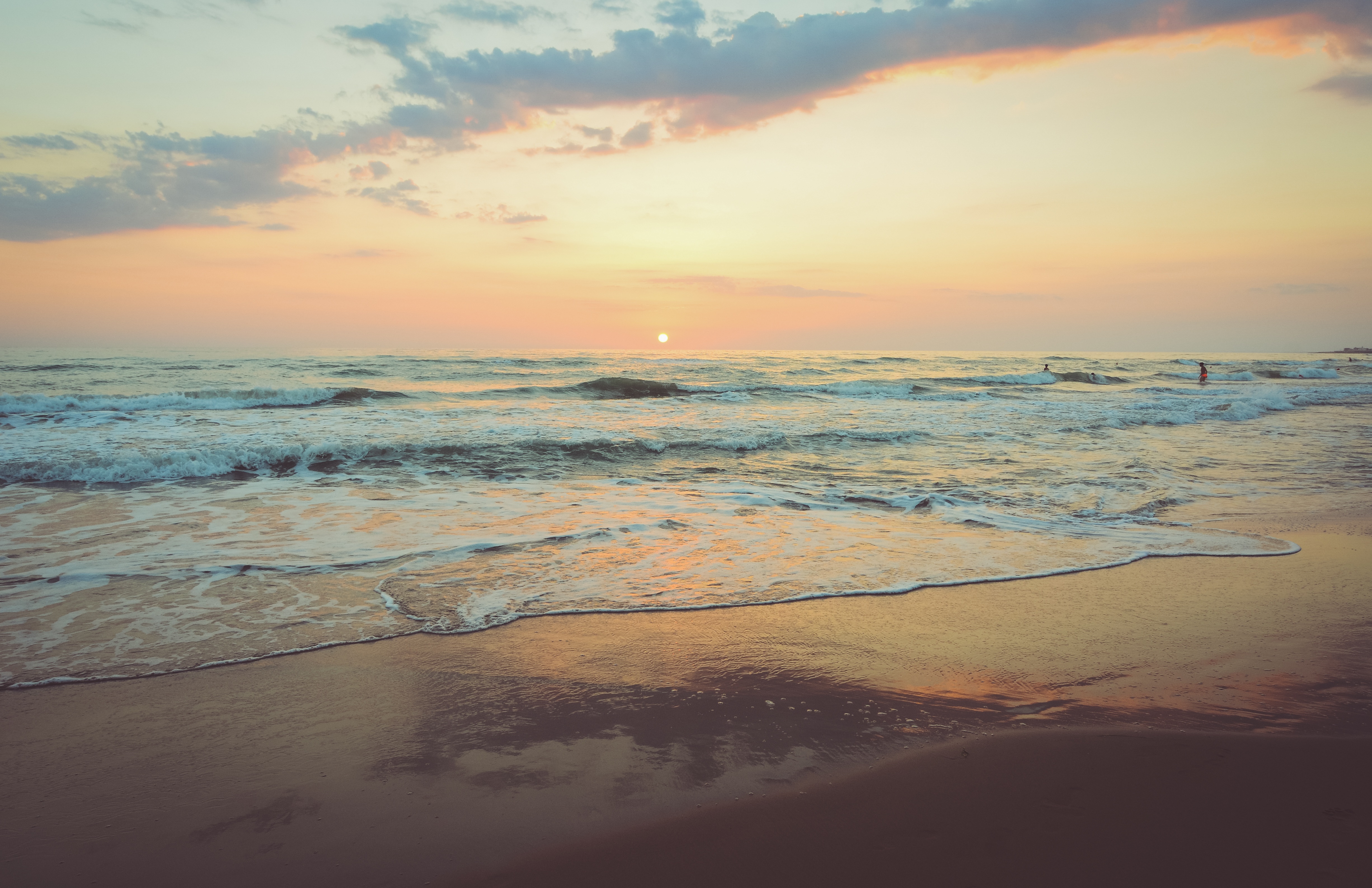 海边的清晨日出
