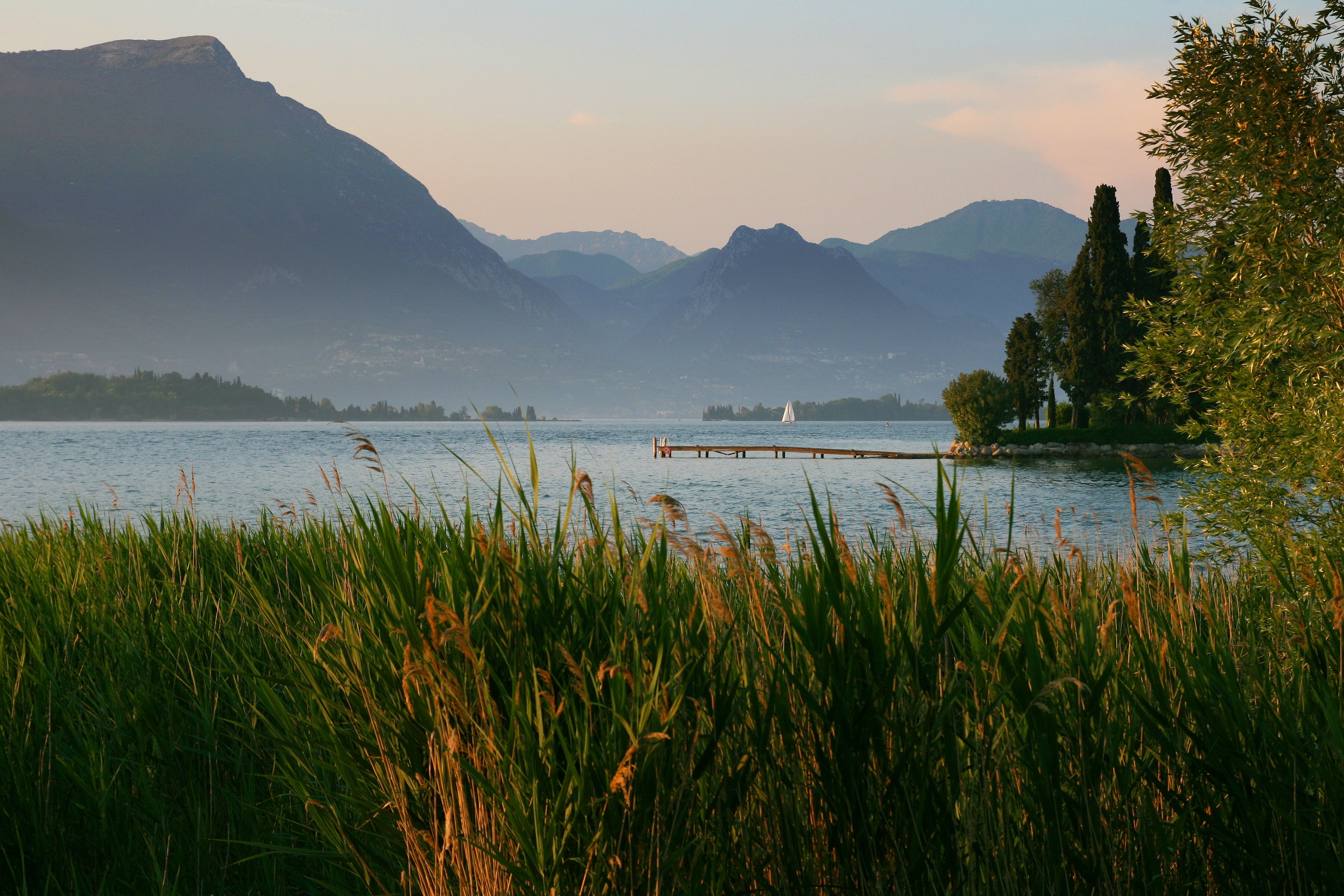 Free photo A bridge on the river with a large mountain backdrop