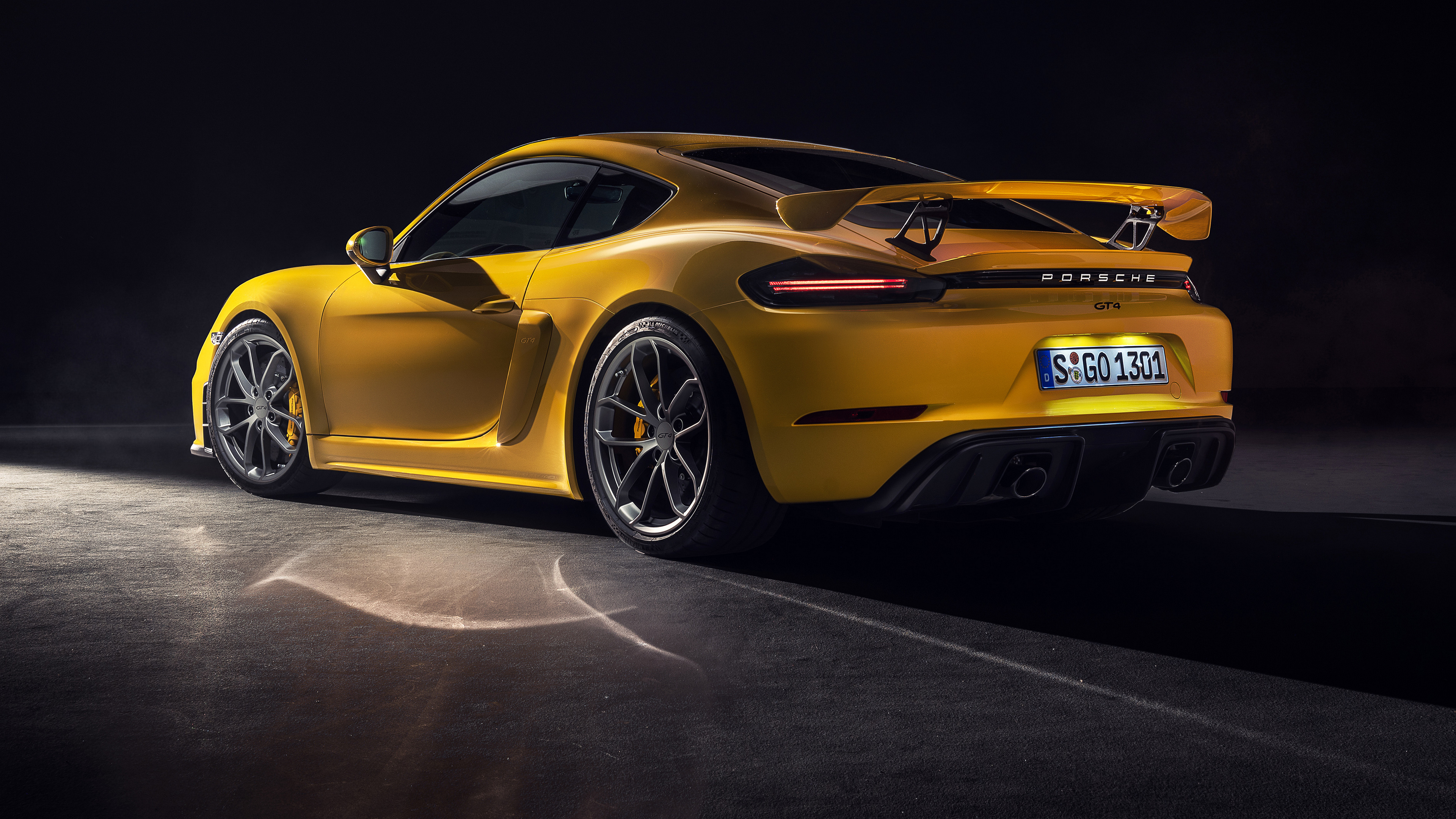 免费照片黄色的保时捷718 Cayman GT4