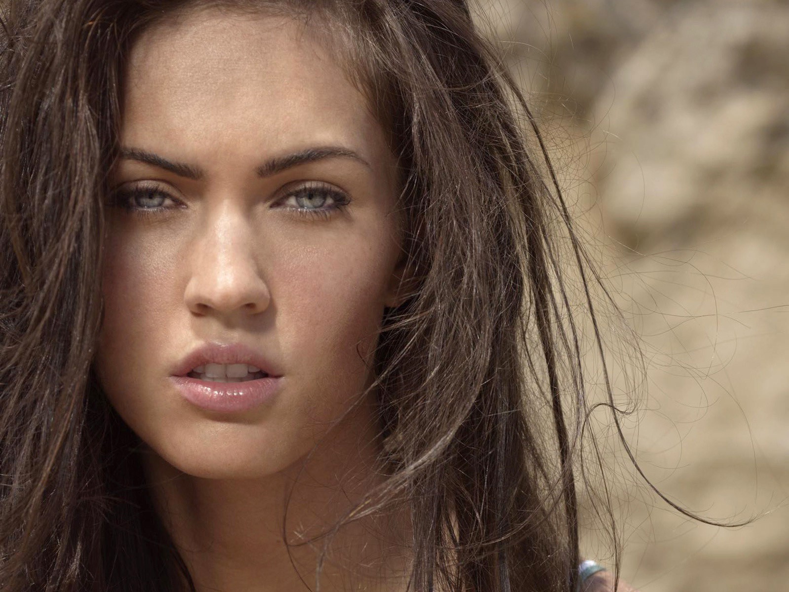 桌面上的壁纸脸 模型 肖像