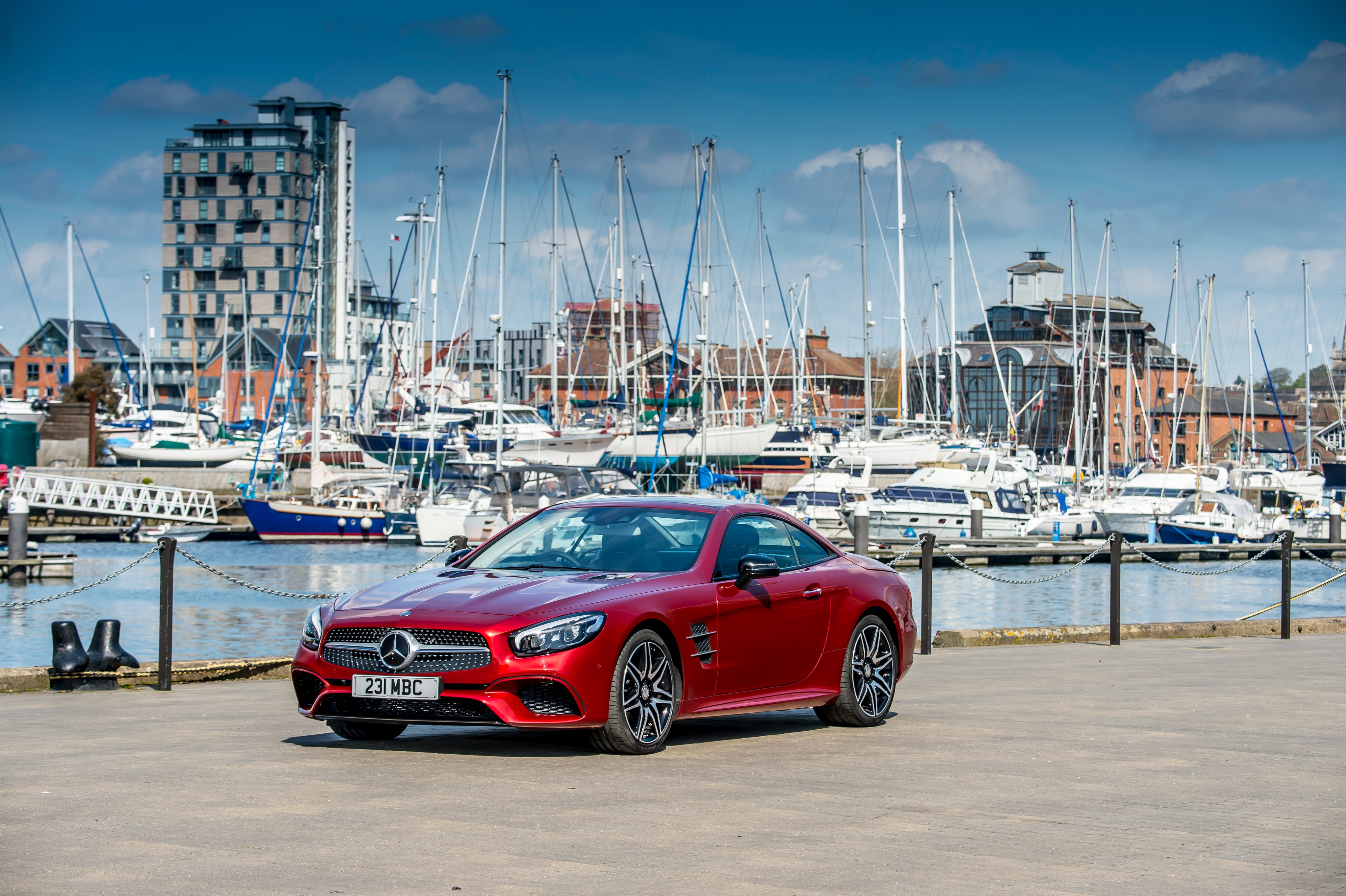 Free photo Wallpaper Mercedes Benz Sl Class in red against the background of yachts and boats