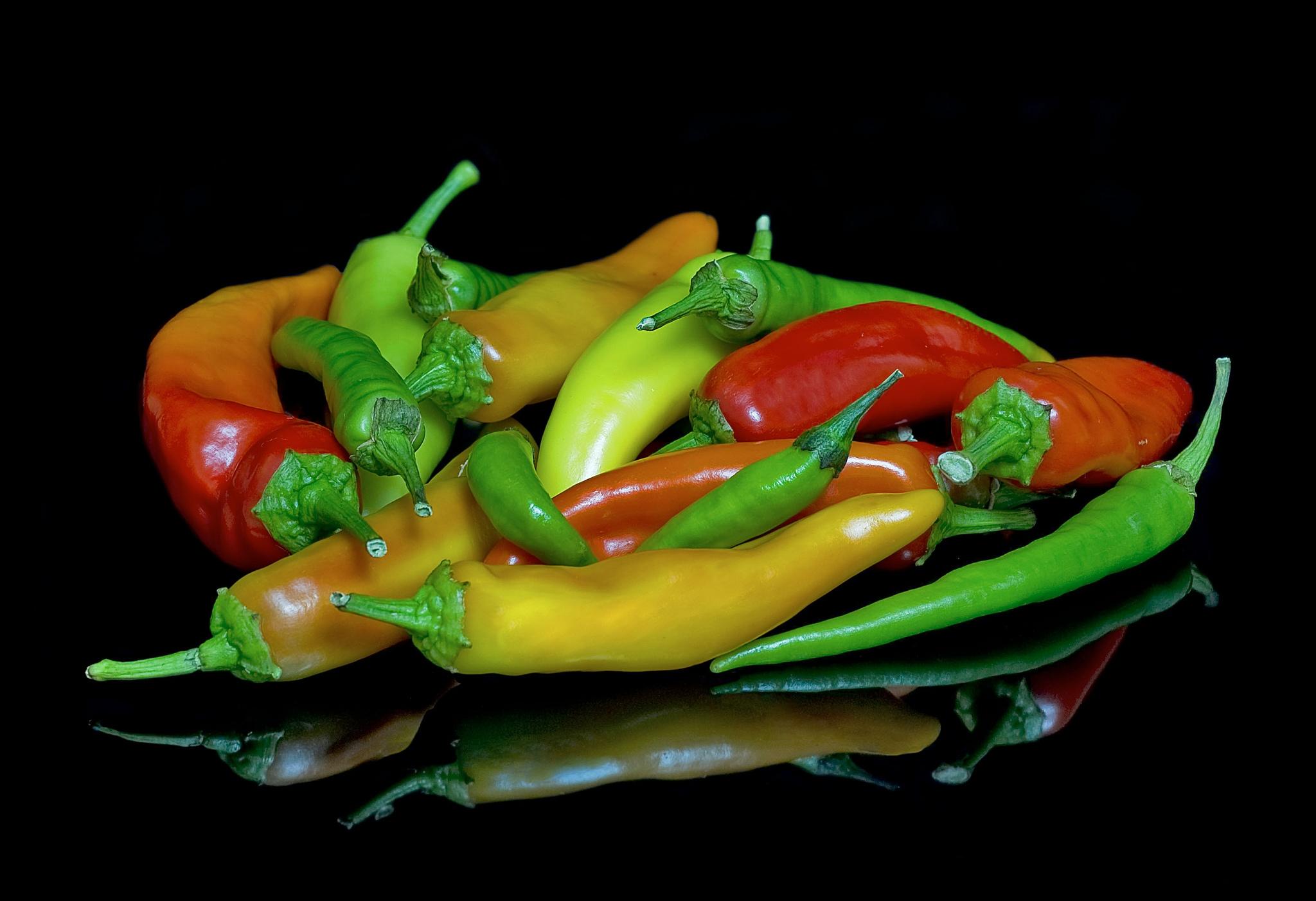 Wallpapers pepper vegetables black background on the desktop